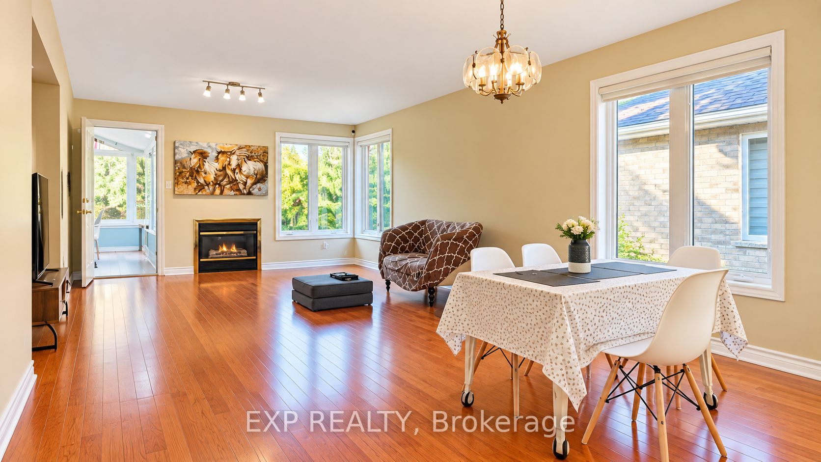 487 Brentcliffe Drive Upper Property Photo 13