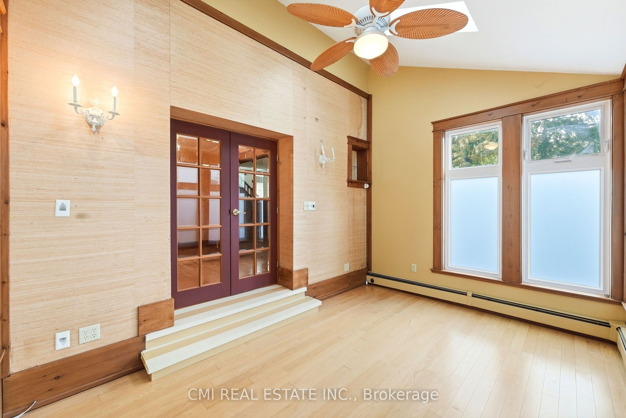 132 Base Line Road E Property Photo 8