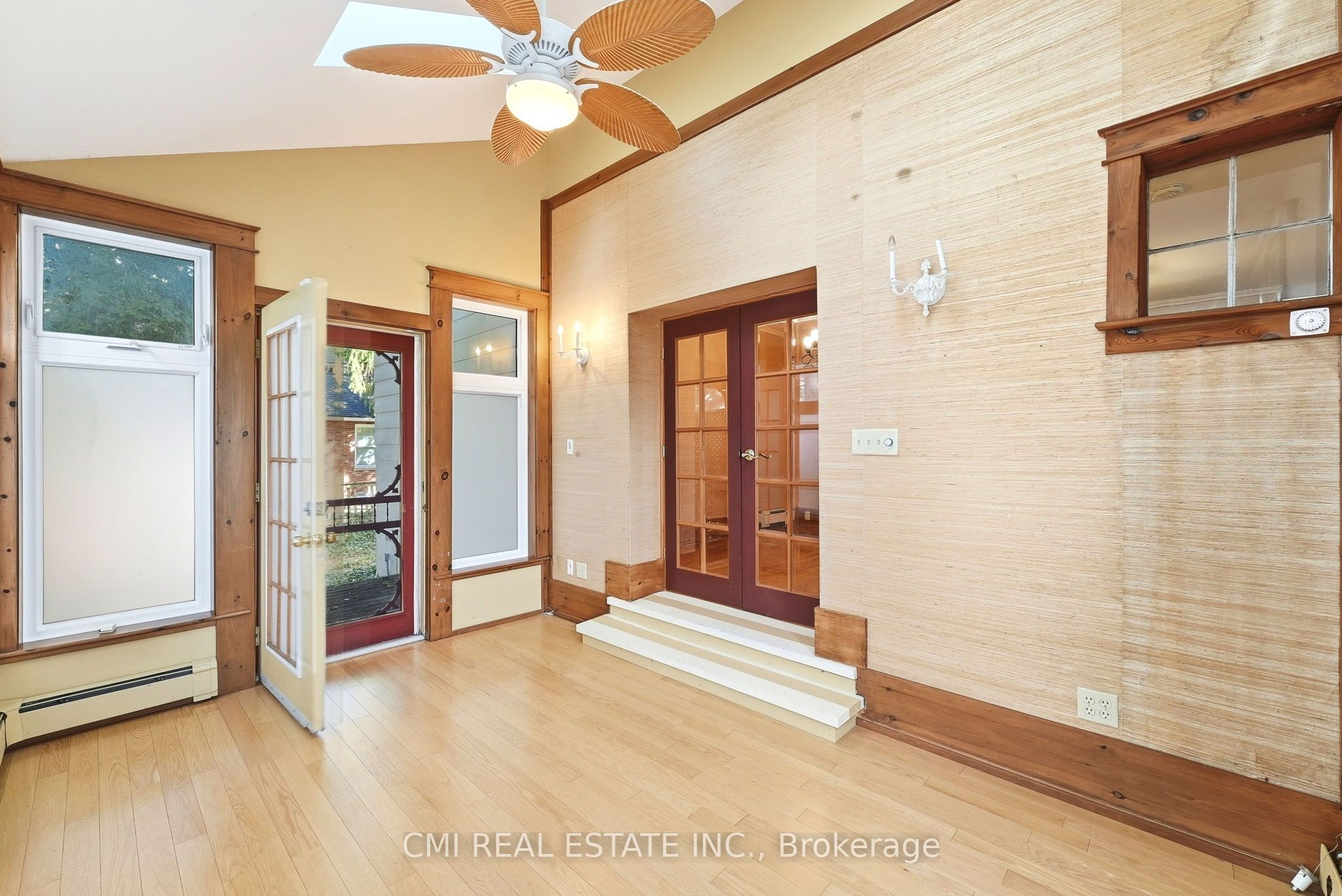 132 Base Line Road E Property Photo 9