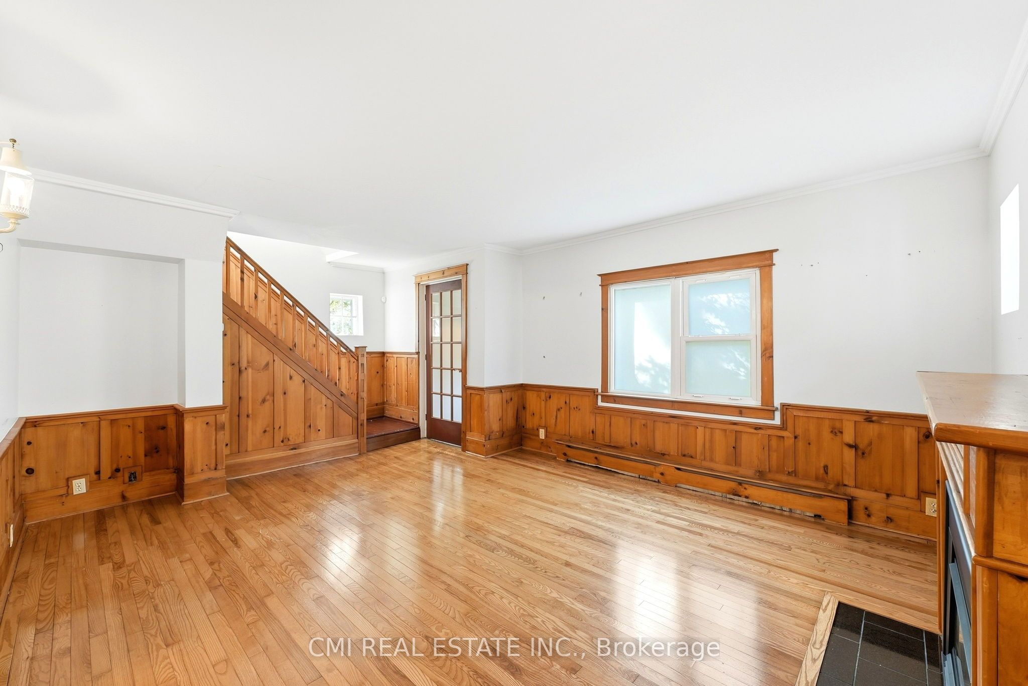 132 Base Line Road E Property Photo 11