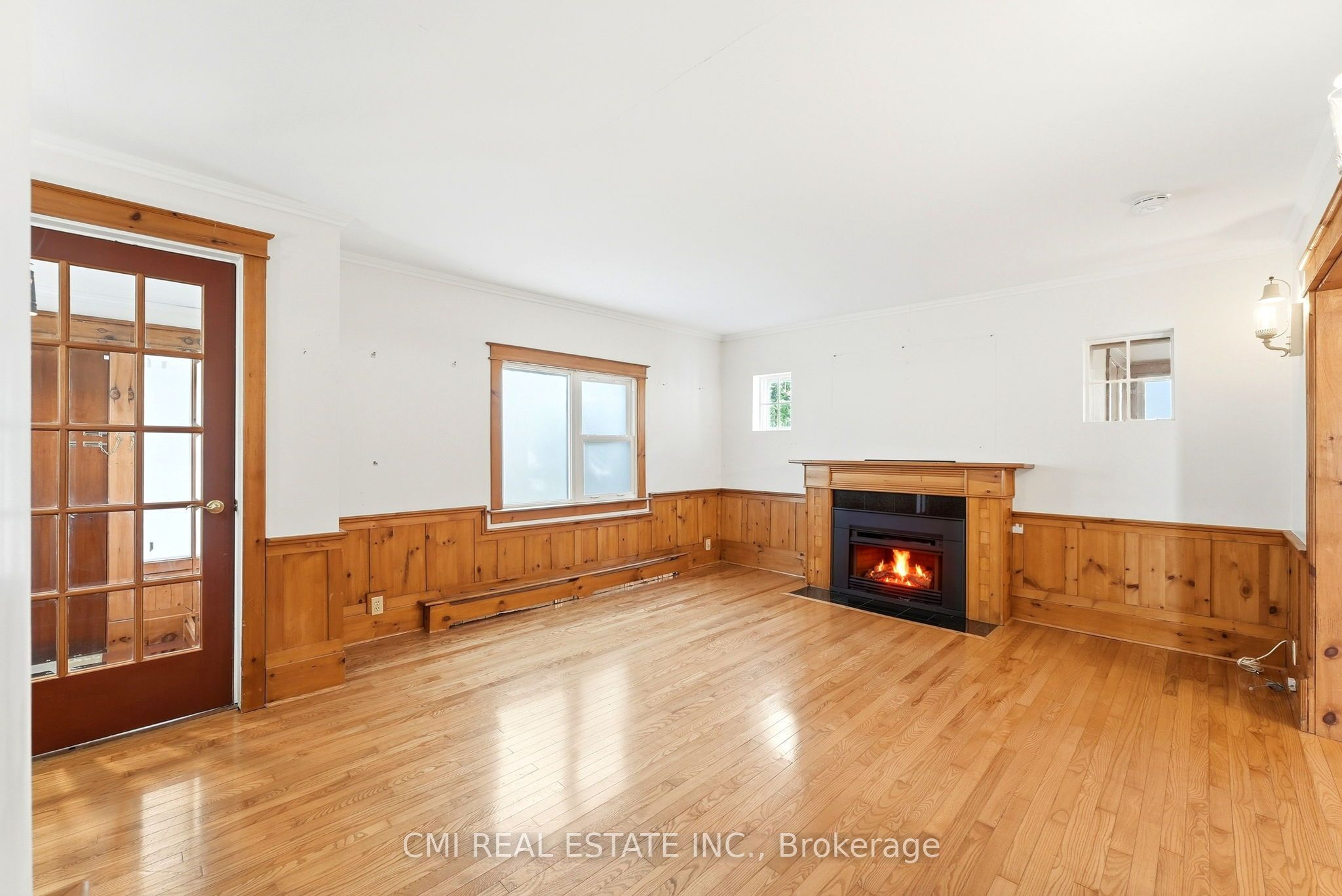 132 Base Line Road E Property Photo 12
