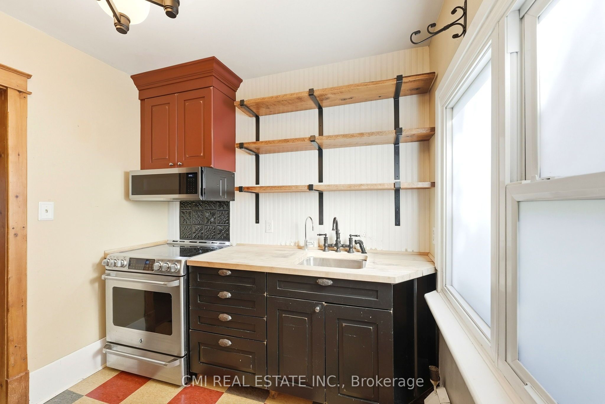 132 Base Line Road E Property Photo 16