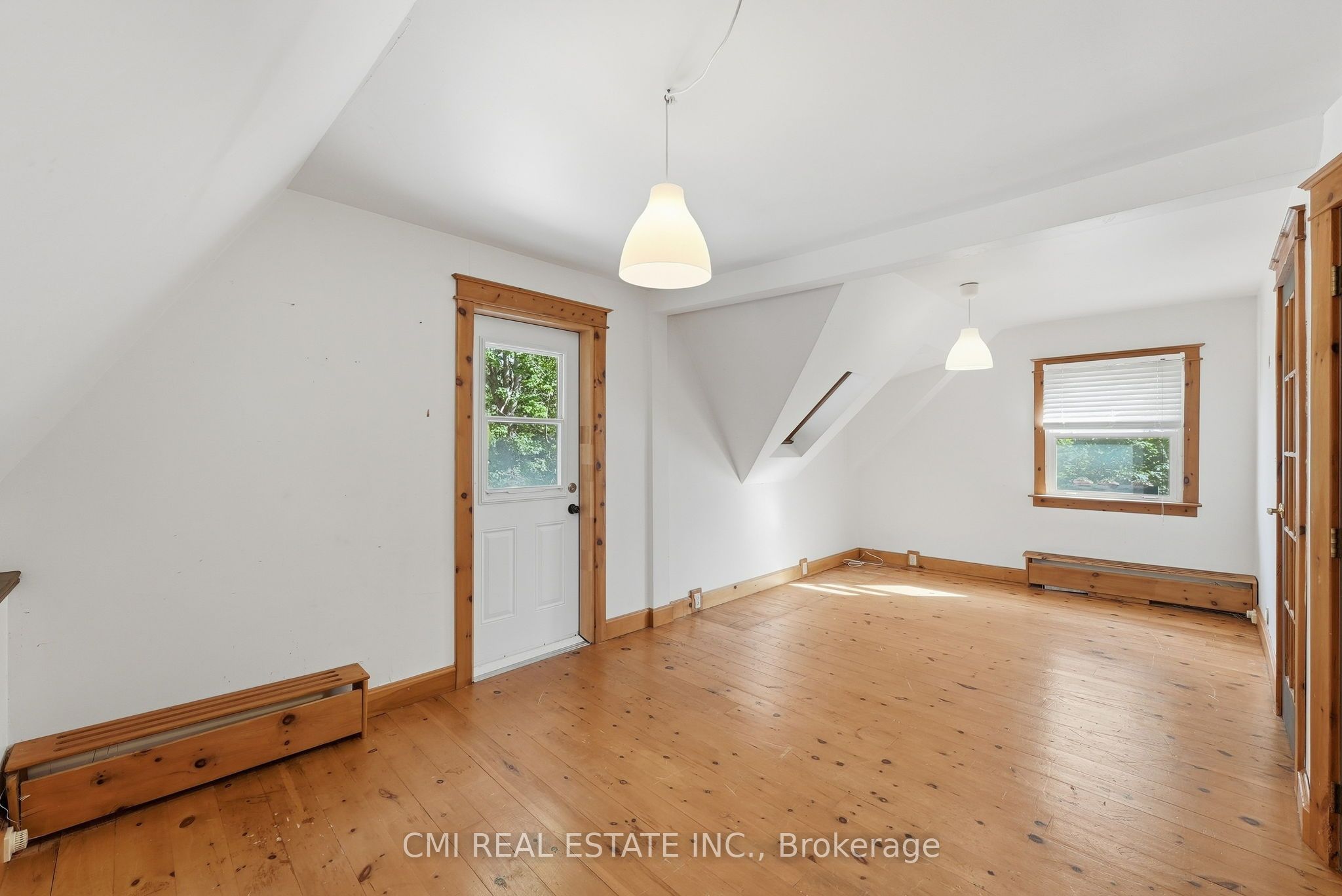 132 Base Line Road E Property Photo 31
