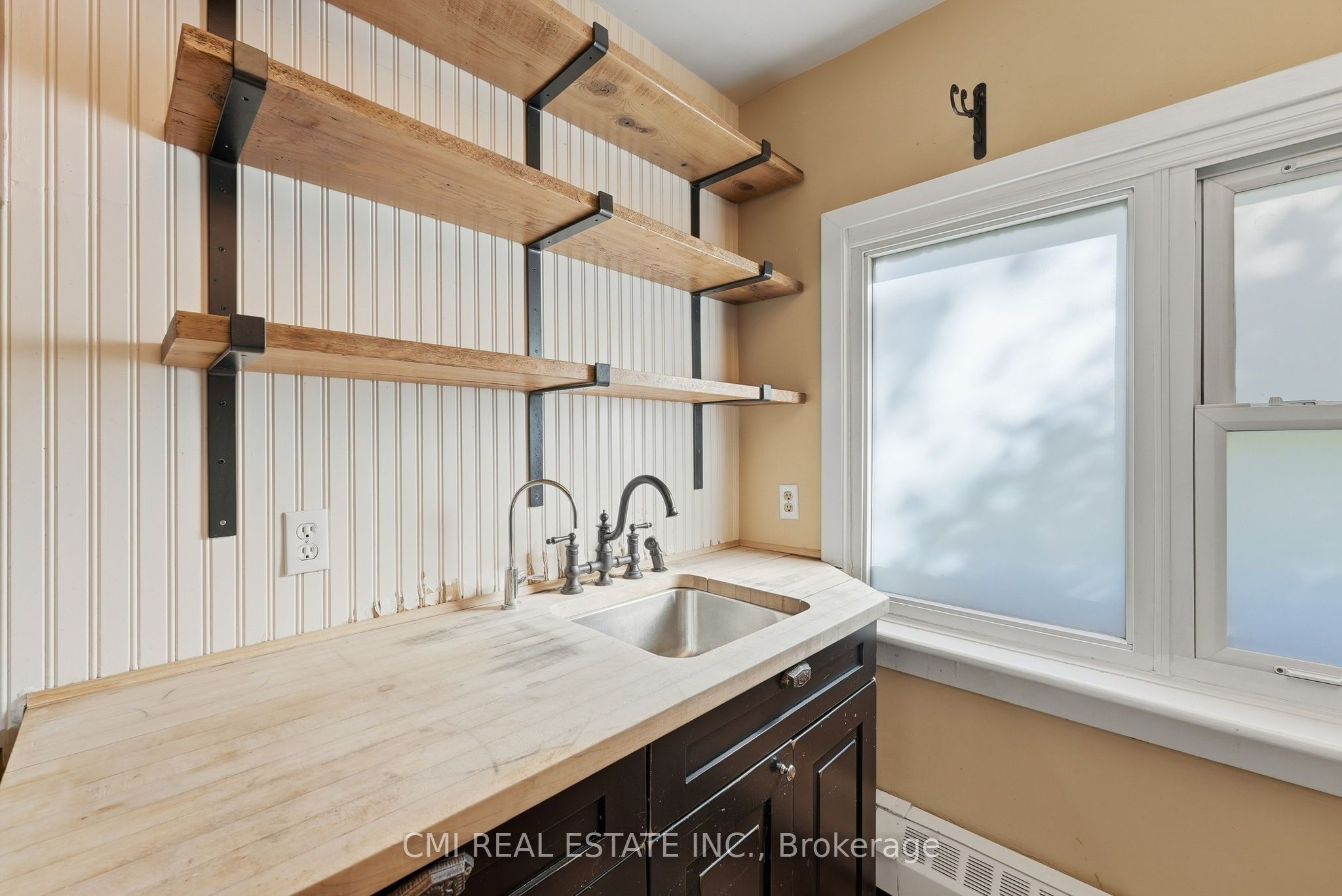 132 Base Line Road E Property Photo 38