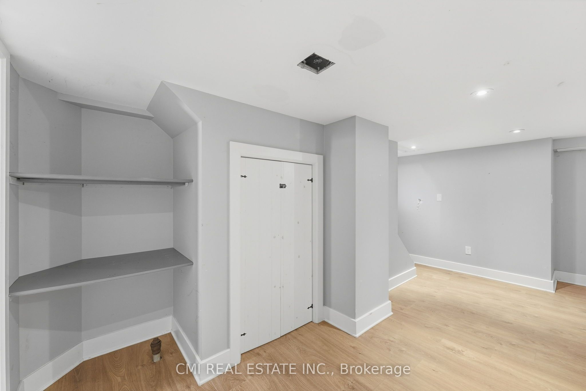 132 Base Line Road E Property Photo 45