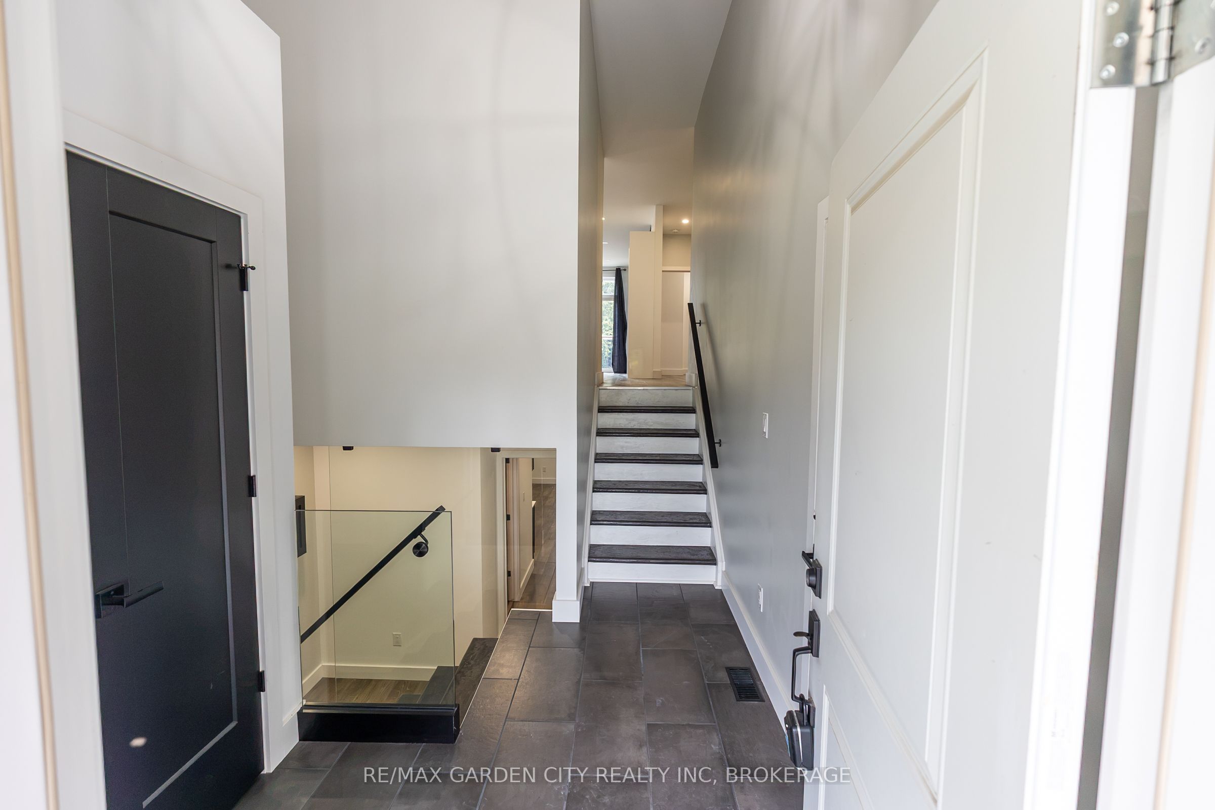 614b Niagara Street Property Photo 5