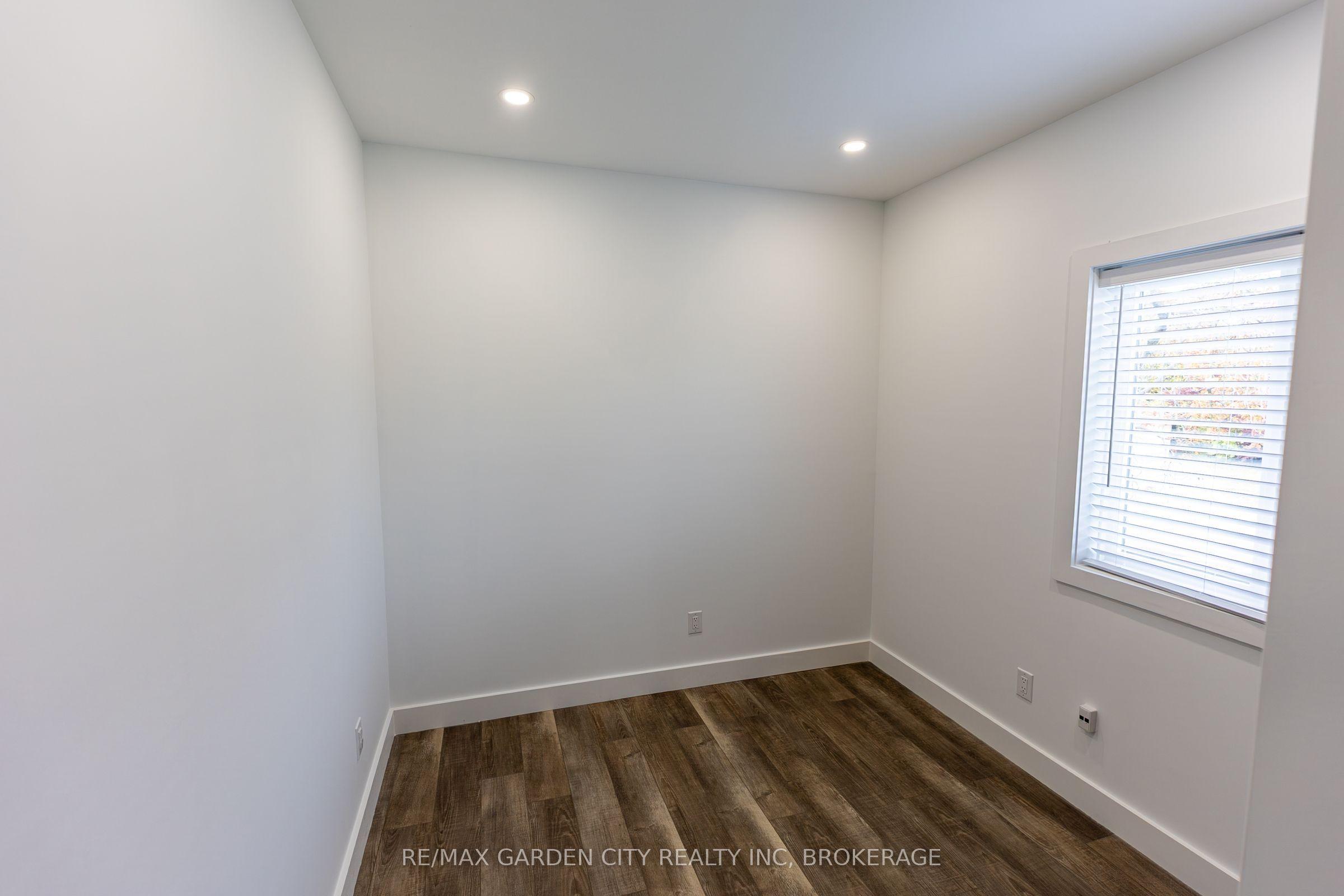 614b Niagara Street Property Photo 8
