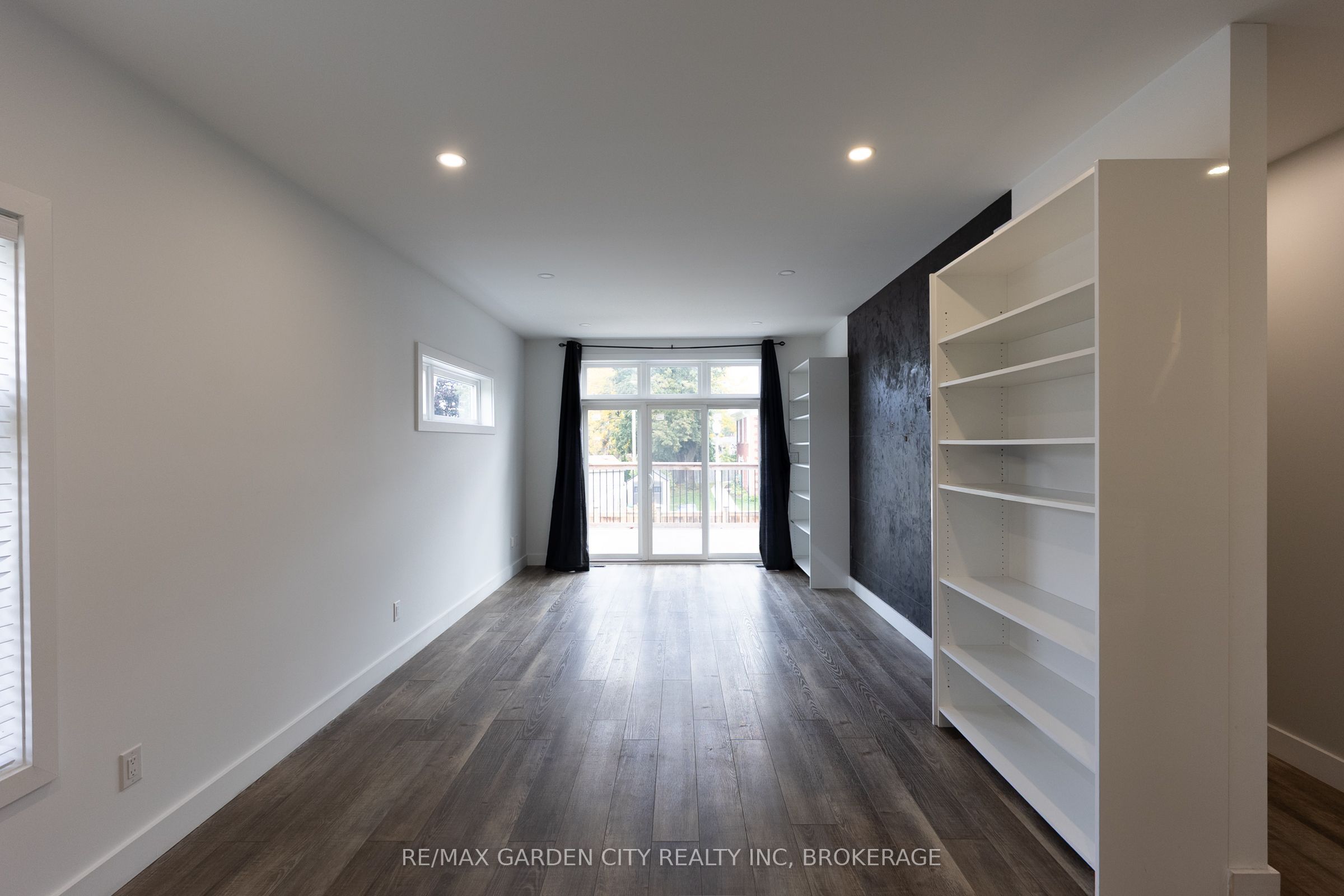 614b Niagara Street Property Photo 11