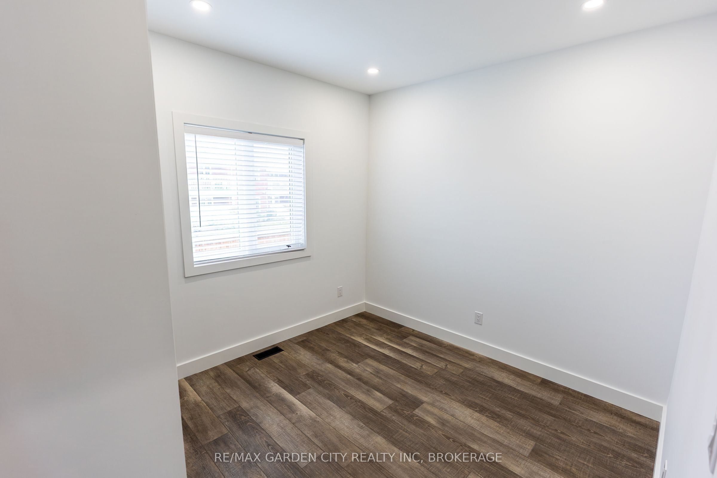 614b Niagara Street Property Photo 16