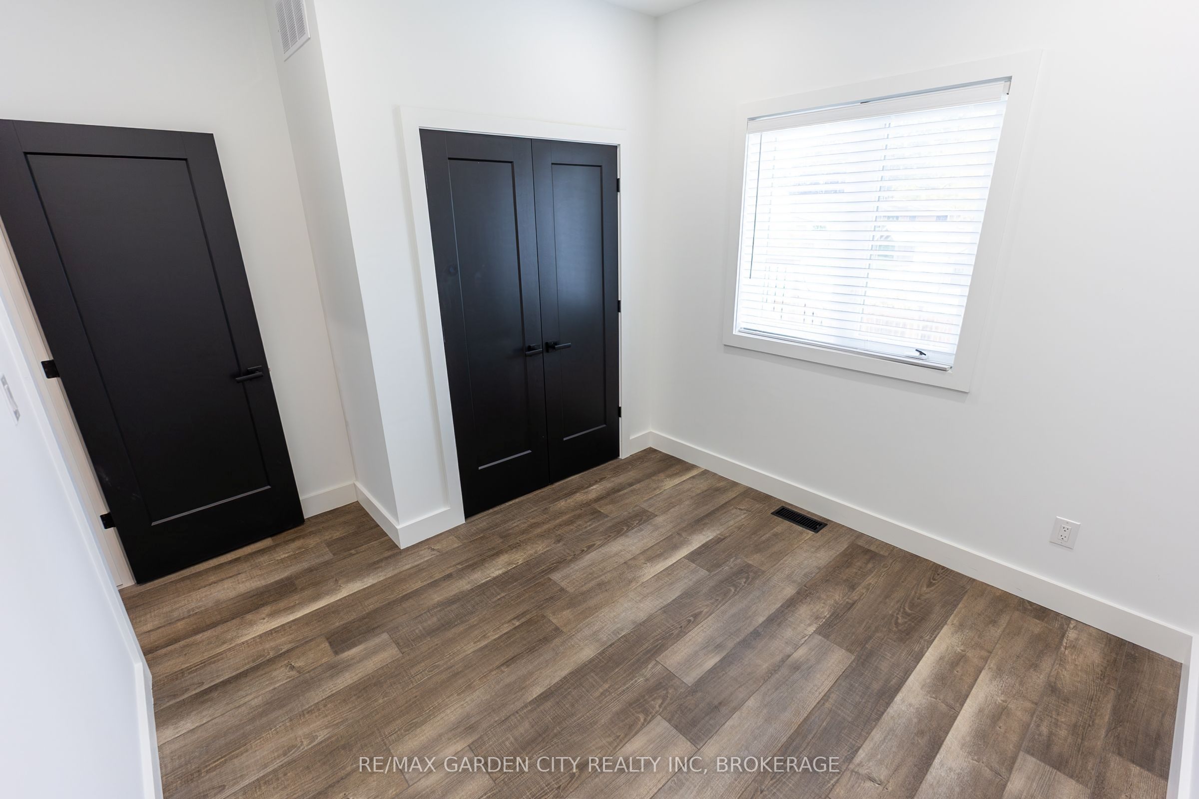 614b Niagara Street Property Photo 17