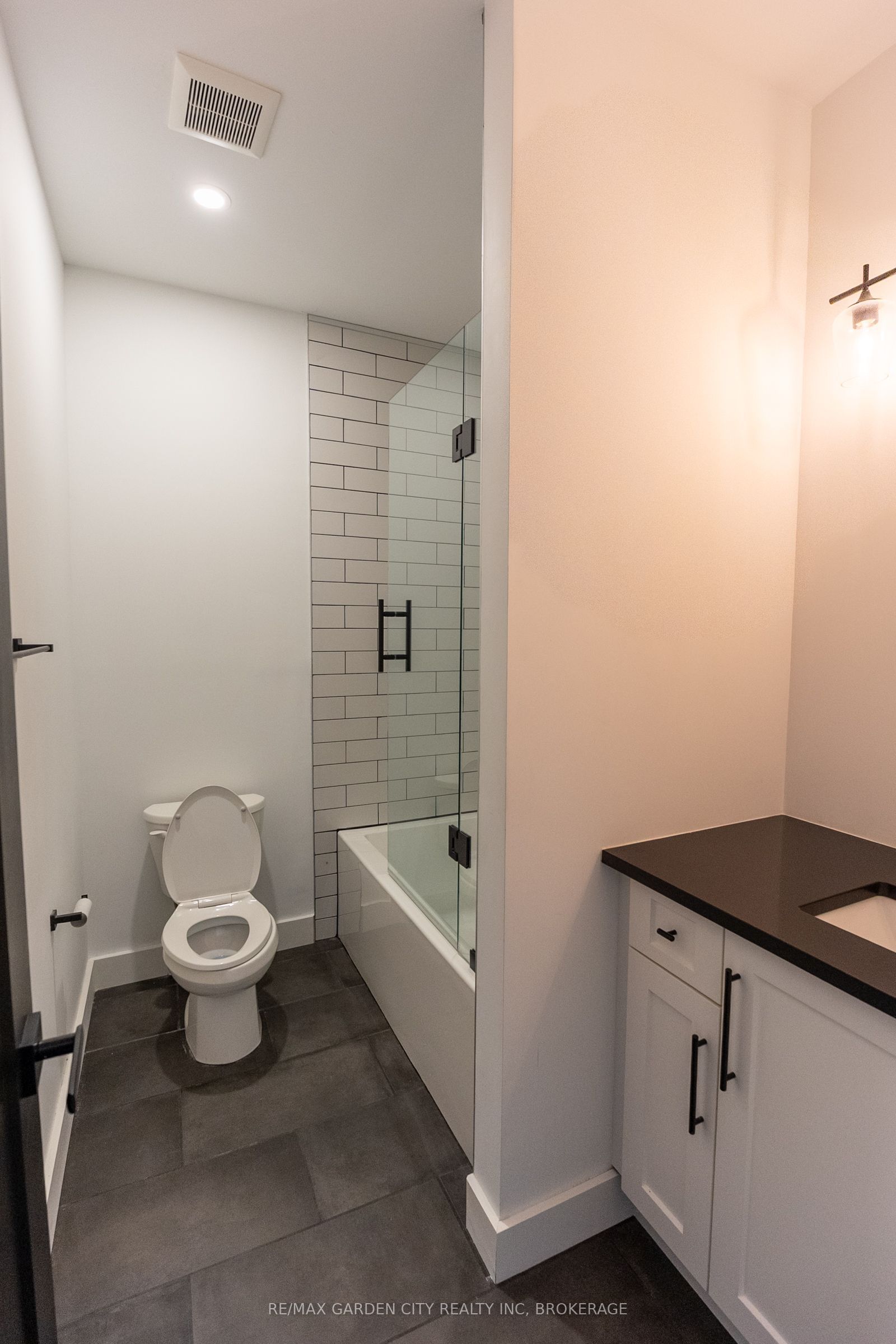 614b Niagara Street Property Photo 19