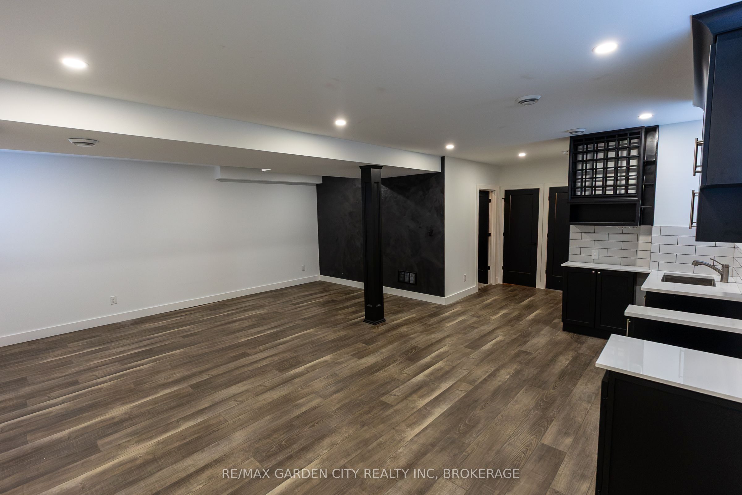 614b Niagara Street Property Photo 40