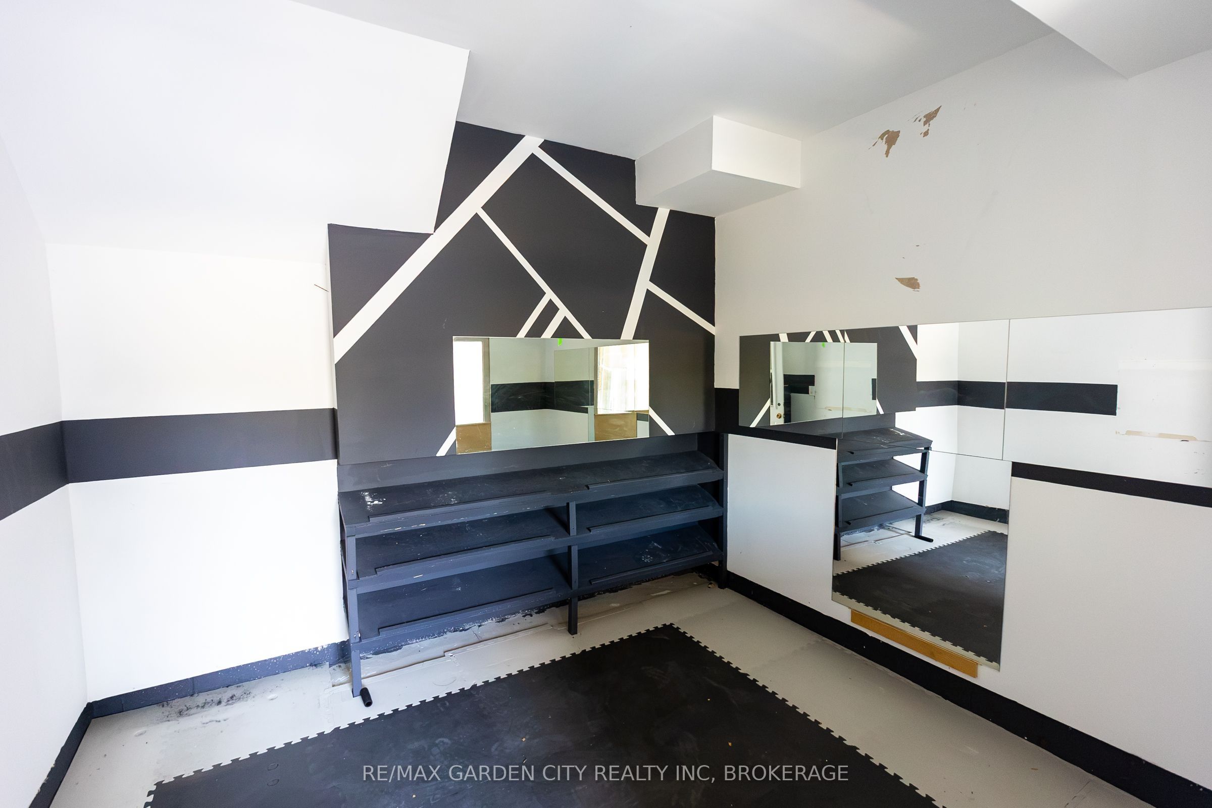614b Niagara Street Property Photo 44
