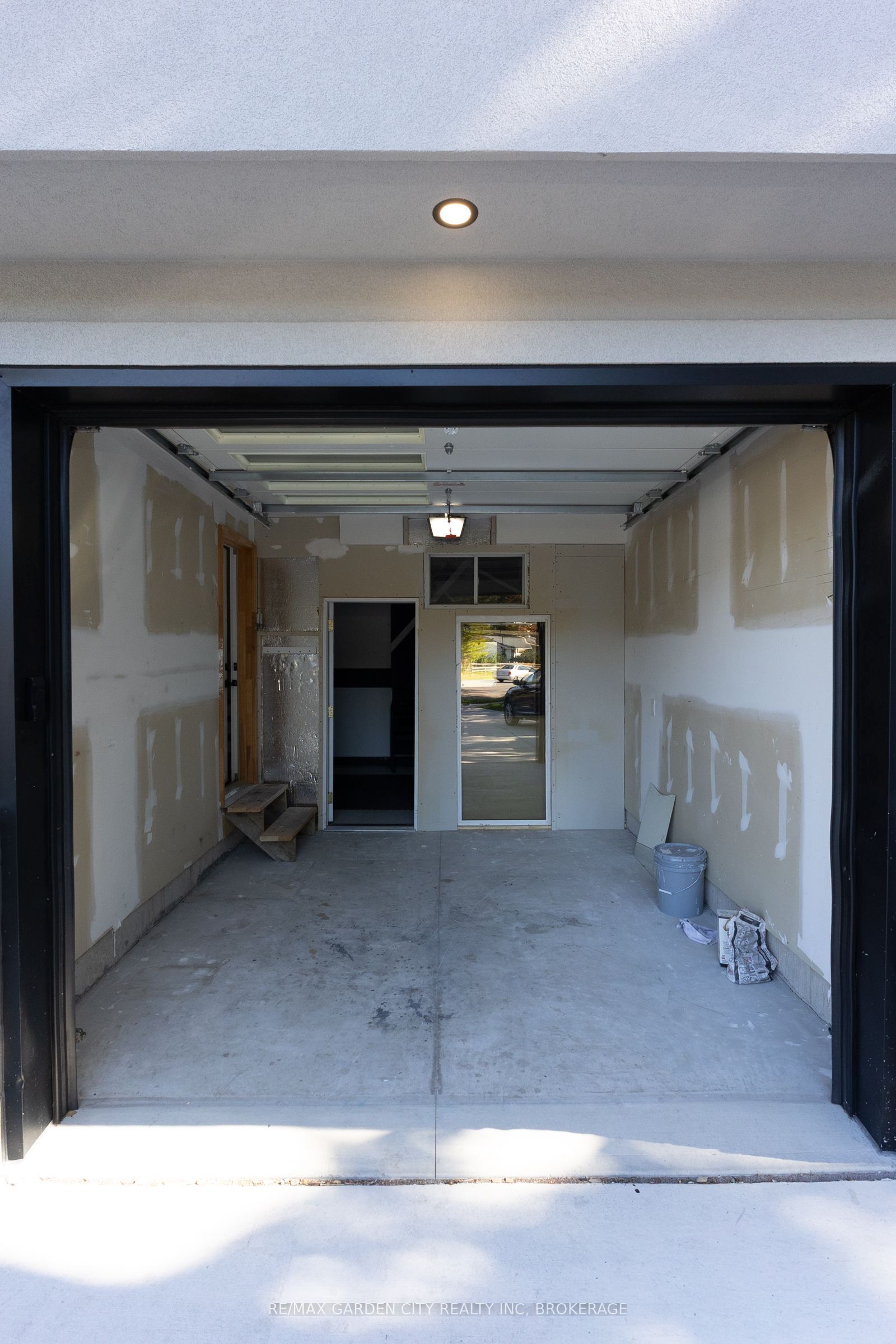 614b Niagara Street Property Photo 45