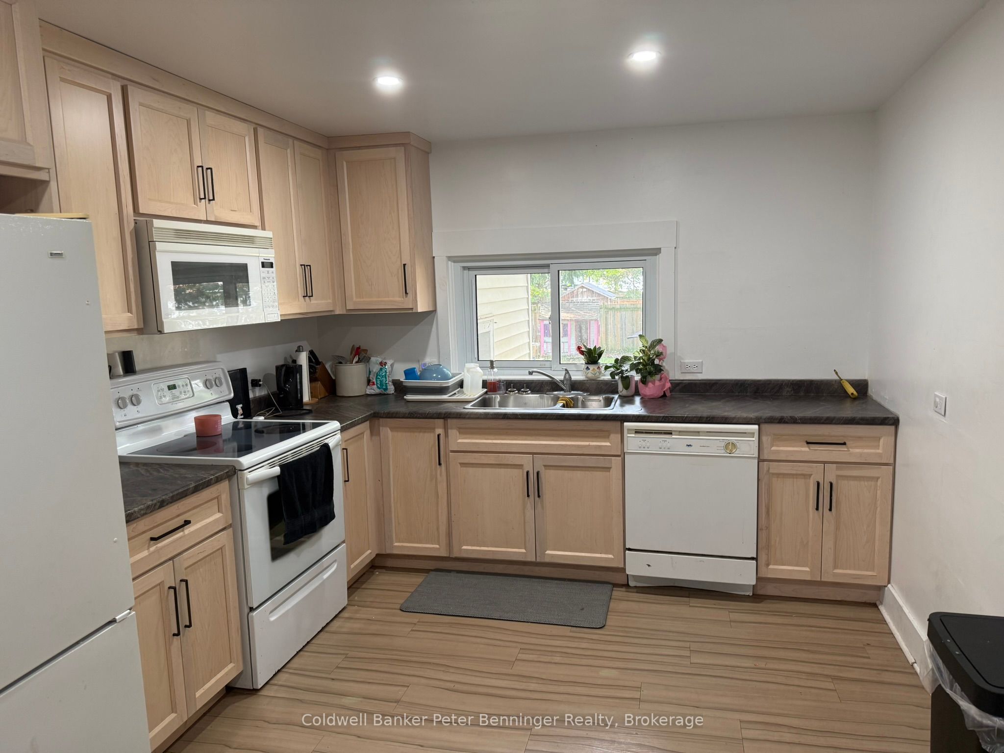 315 Mcnab Street Property Photo 4