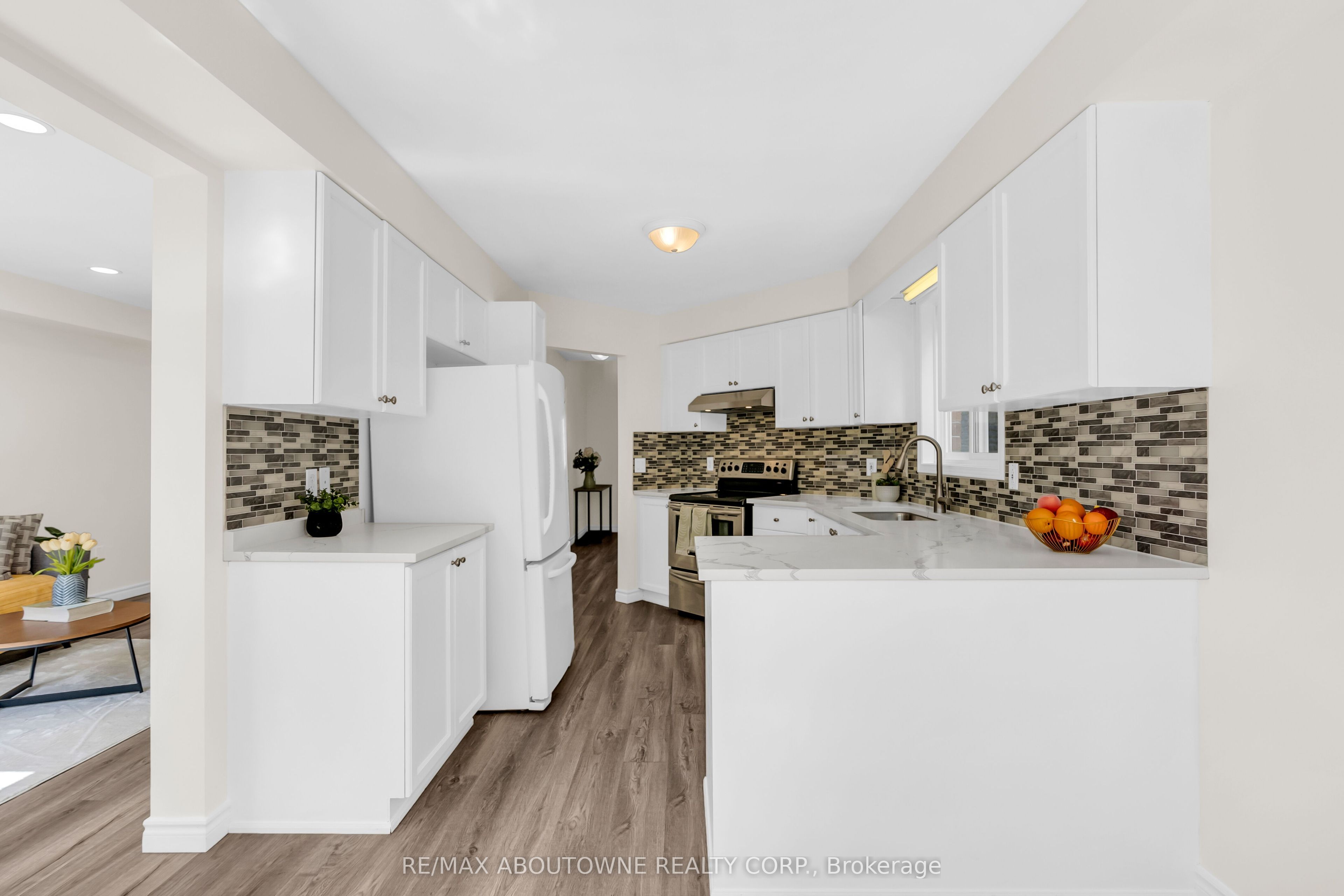 87 Houghton Street Property Photo 12