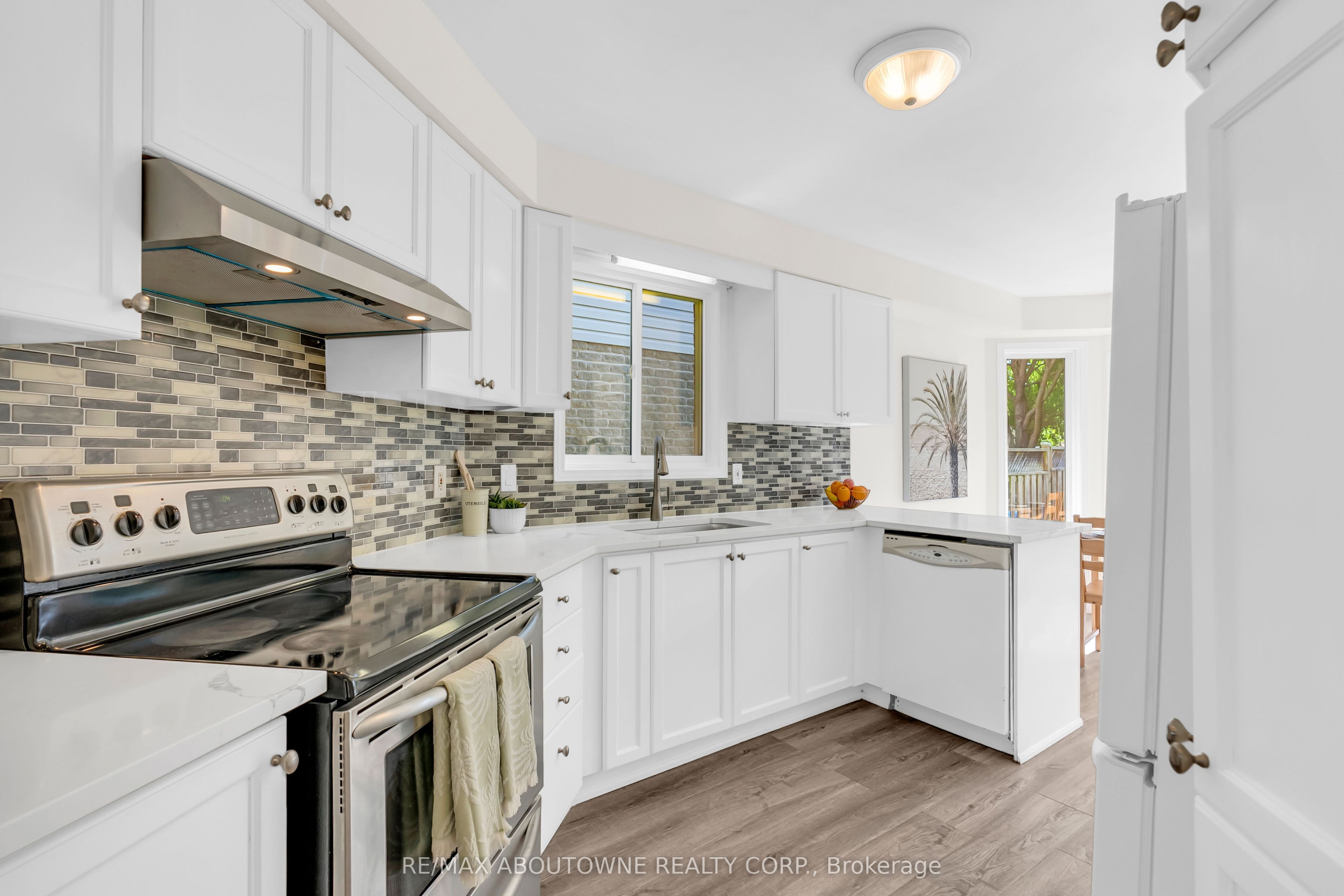 87 Houghton Street Property Photo 13