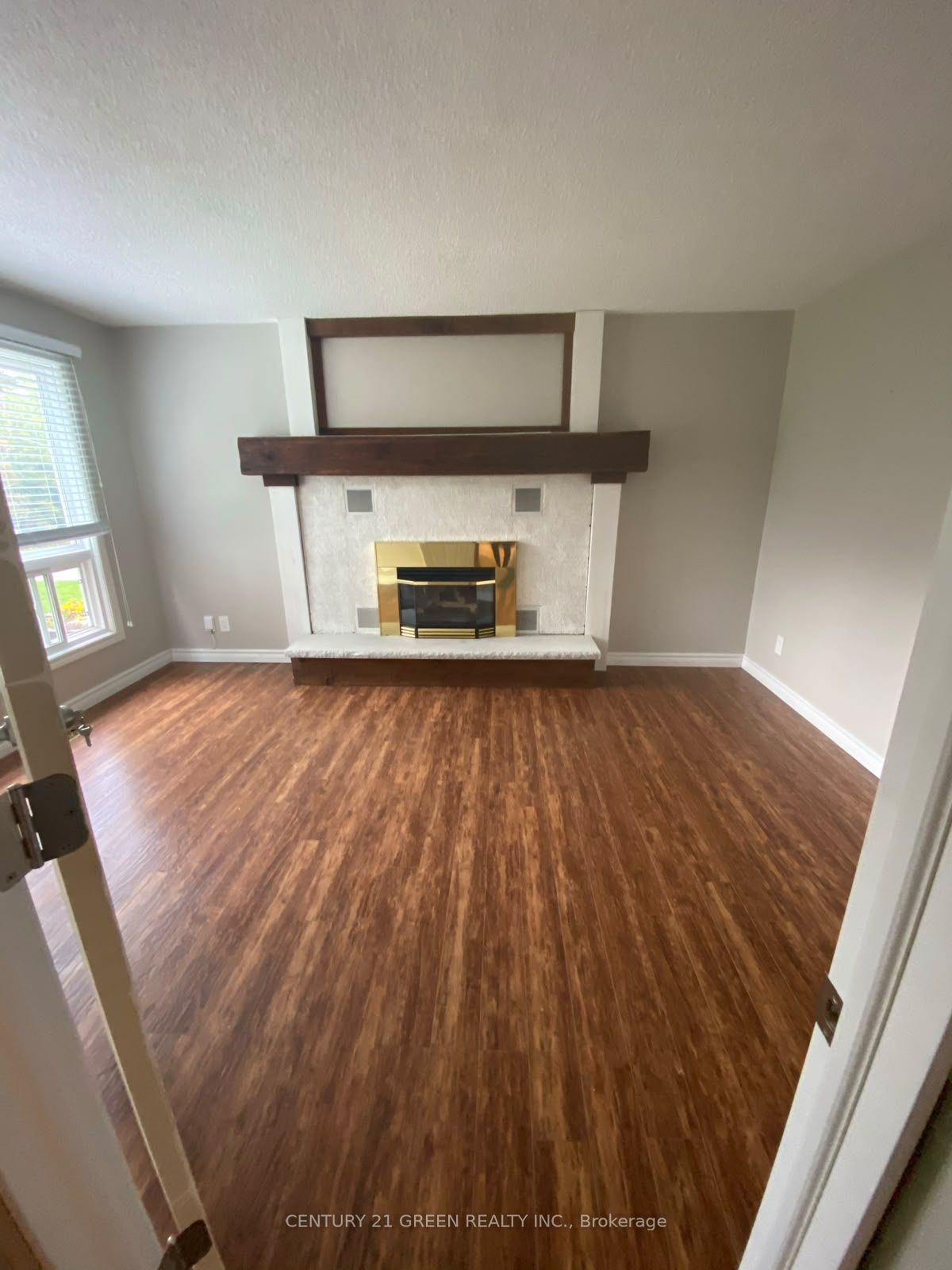 45 Elliott Street W Property Photo 9