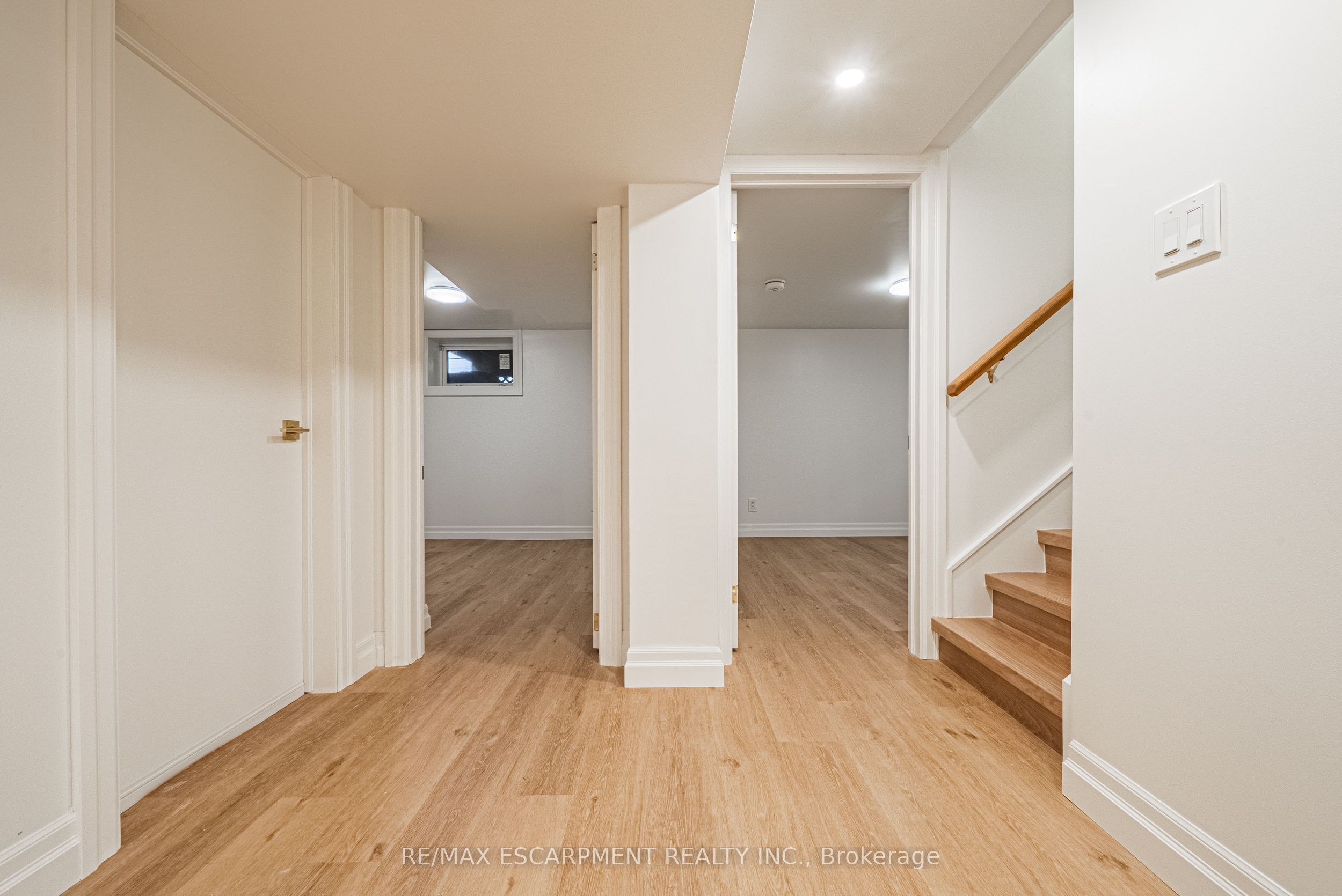 113 Erin Avenue Lower Property Photo 8
