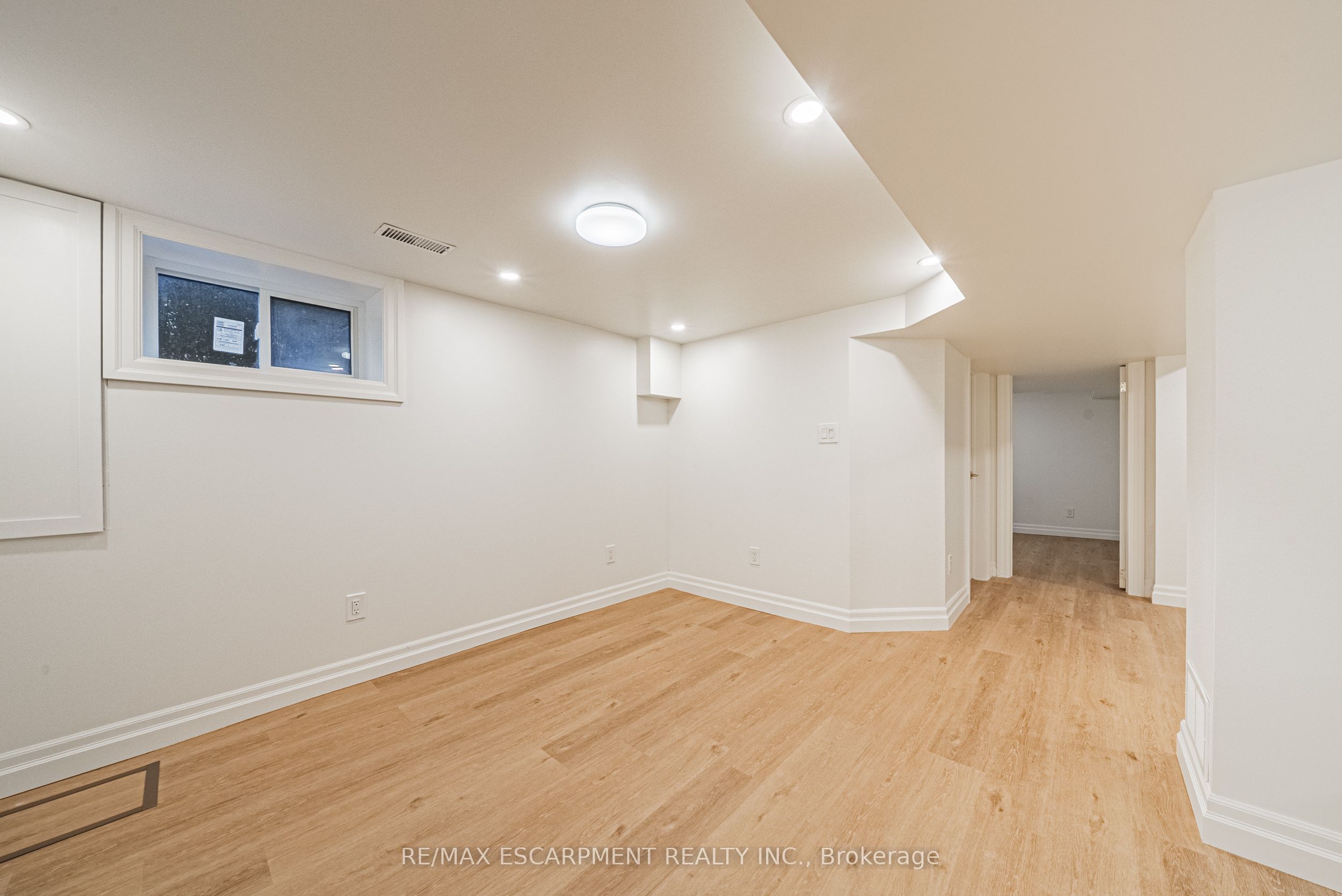 113 Erin Avenue Lower Property Photo 9