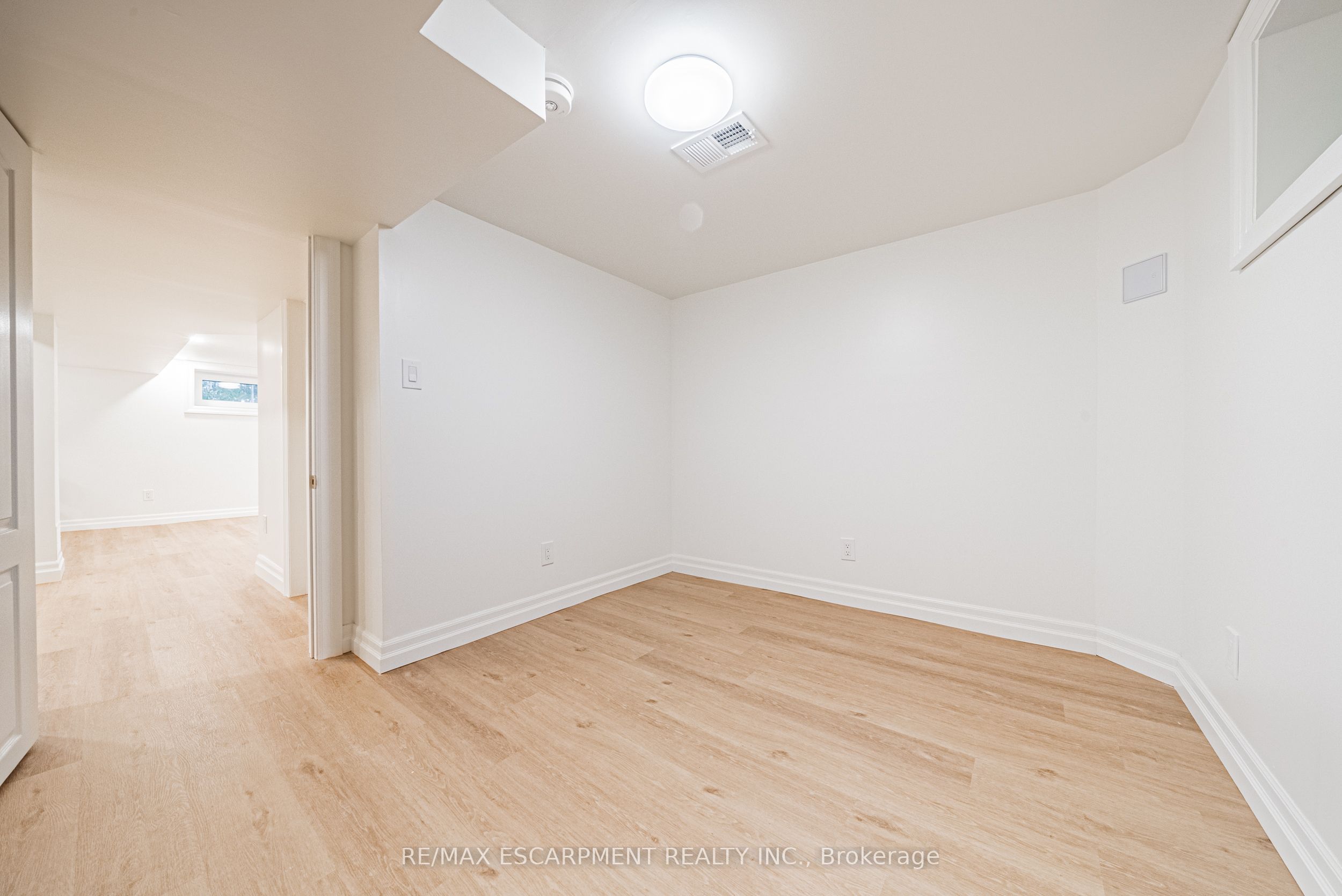 113 Erin Avenue Lower Property Photo 13