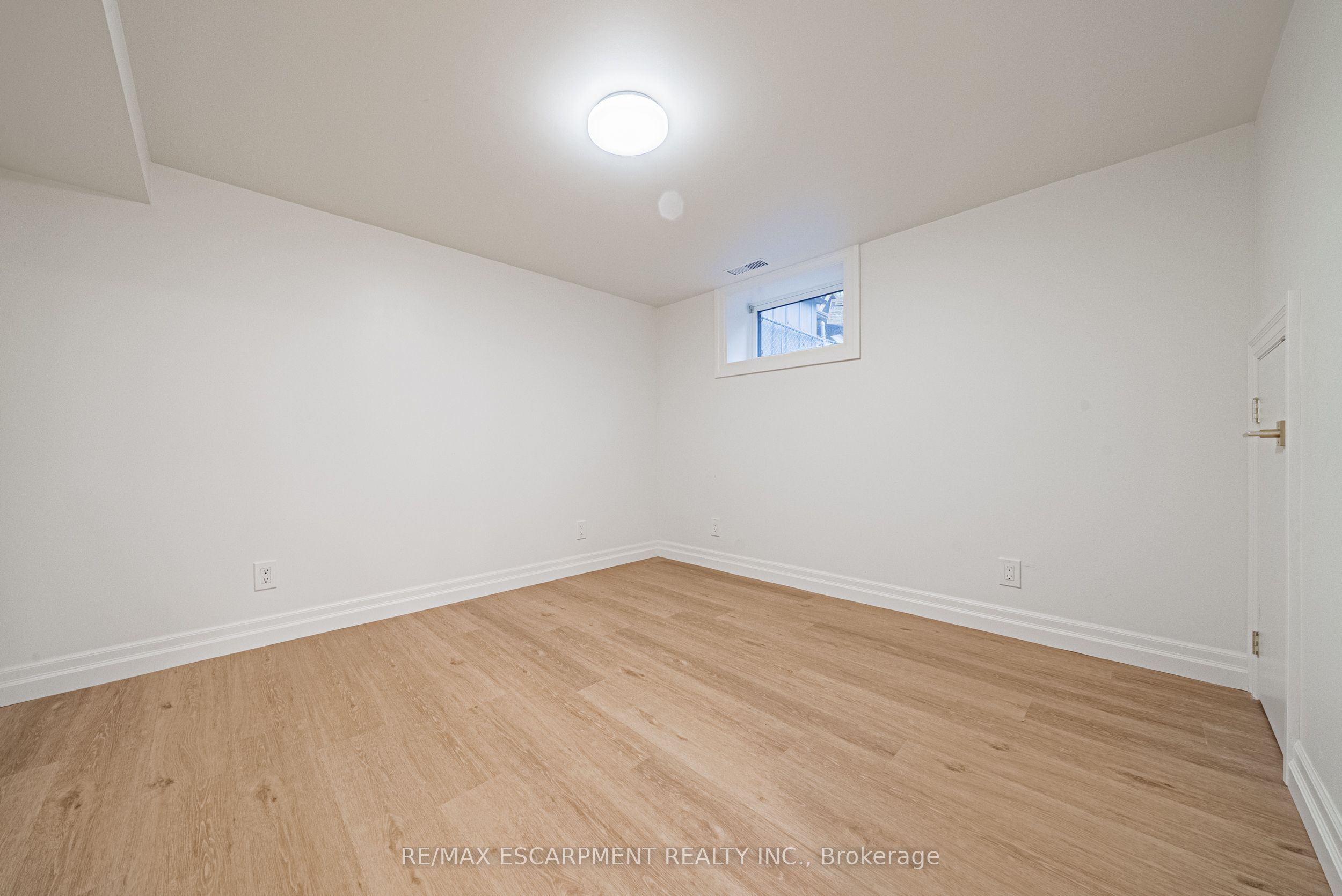 113 Erin Avenue Lower Property Photo 14