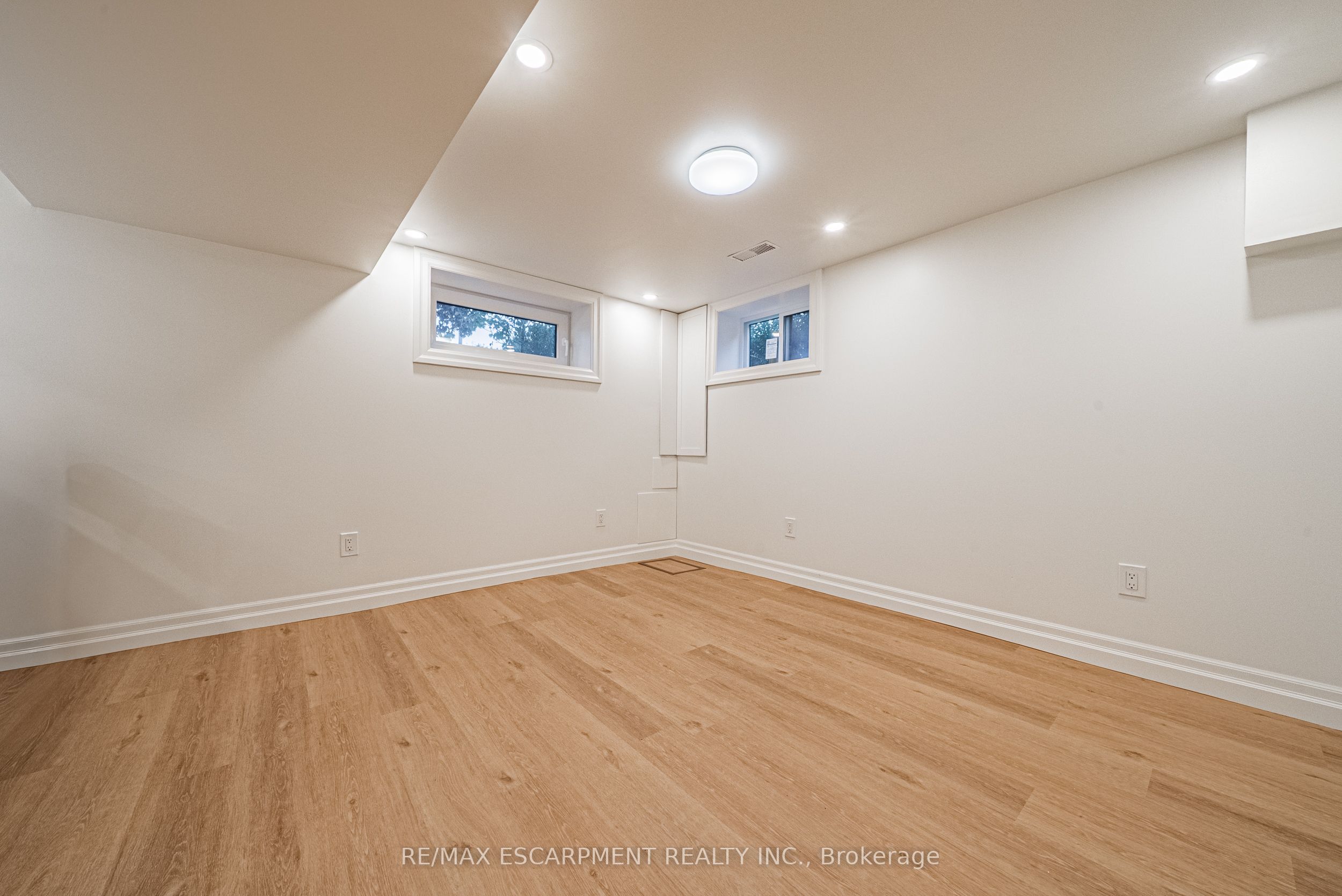 113 Erin Avenue Lower Property Photo 15