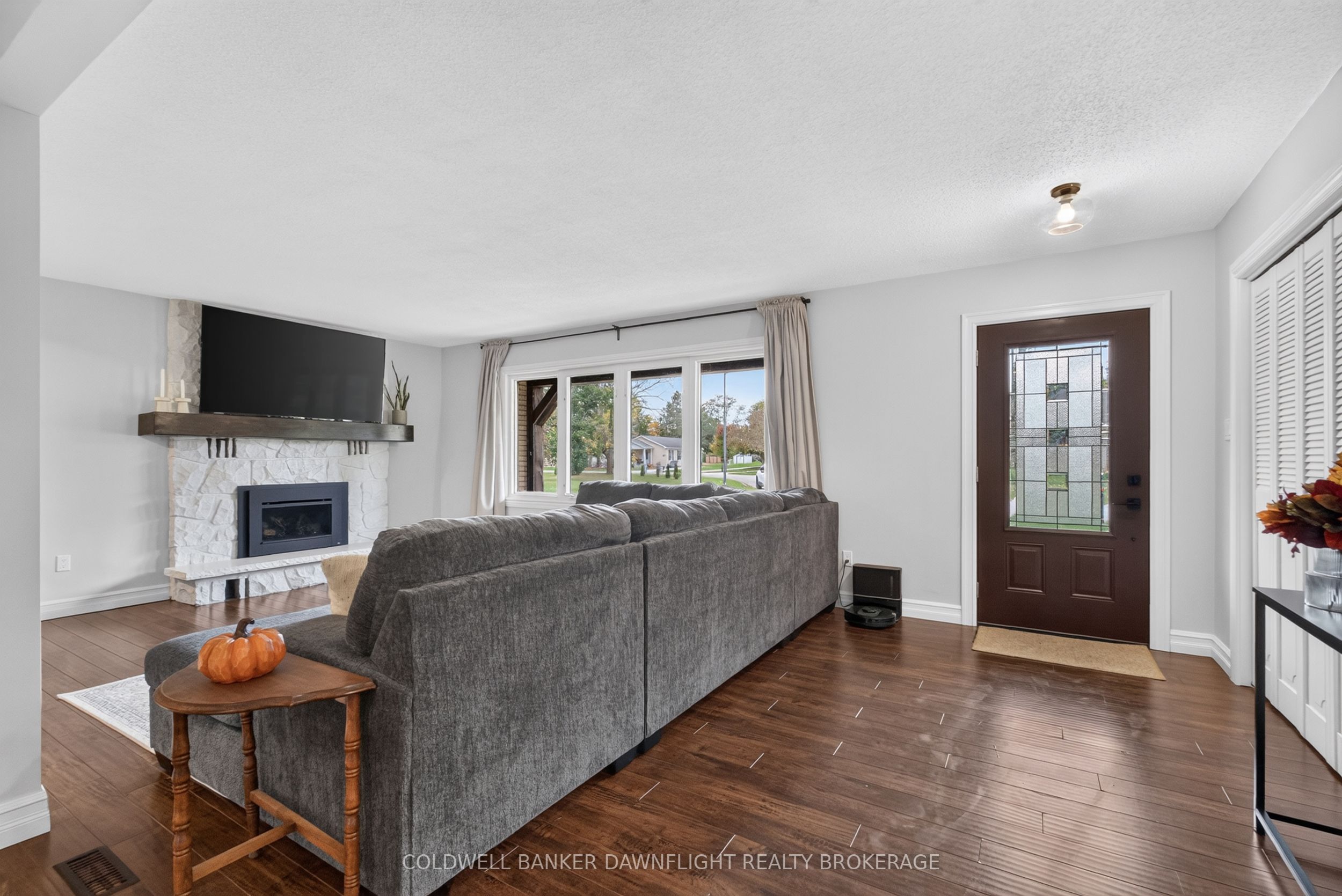 368 Station Street Property Photo 6