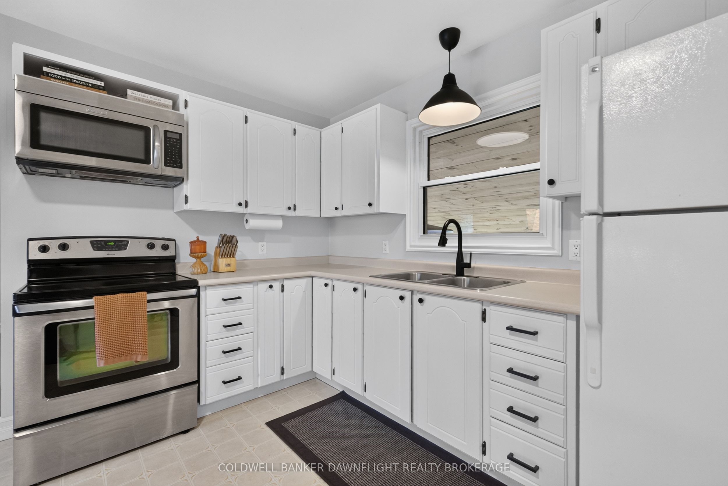 368 Station Street Property Photo 12