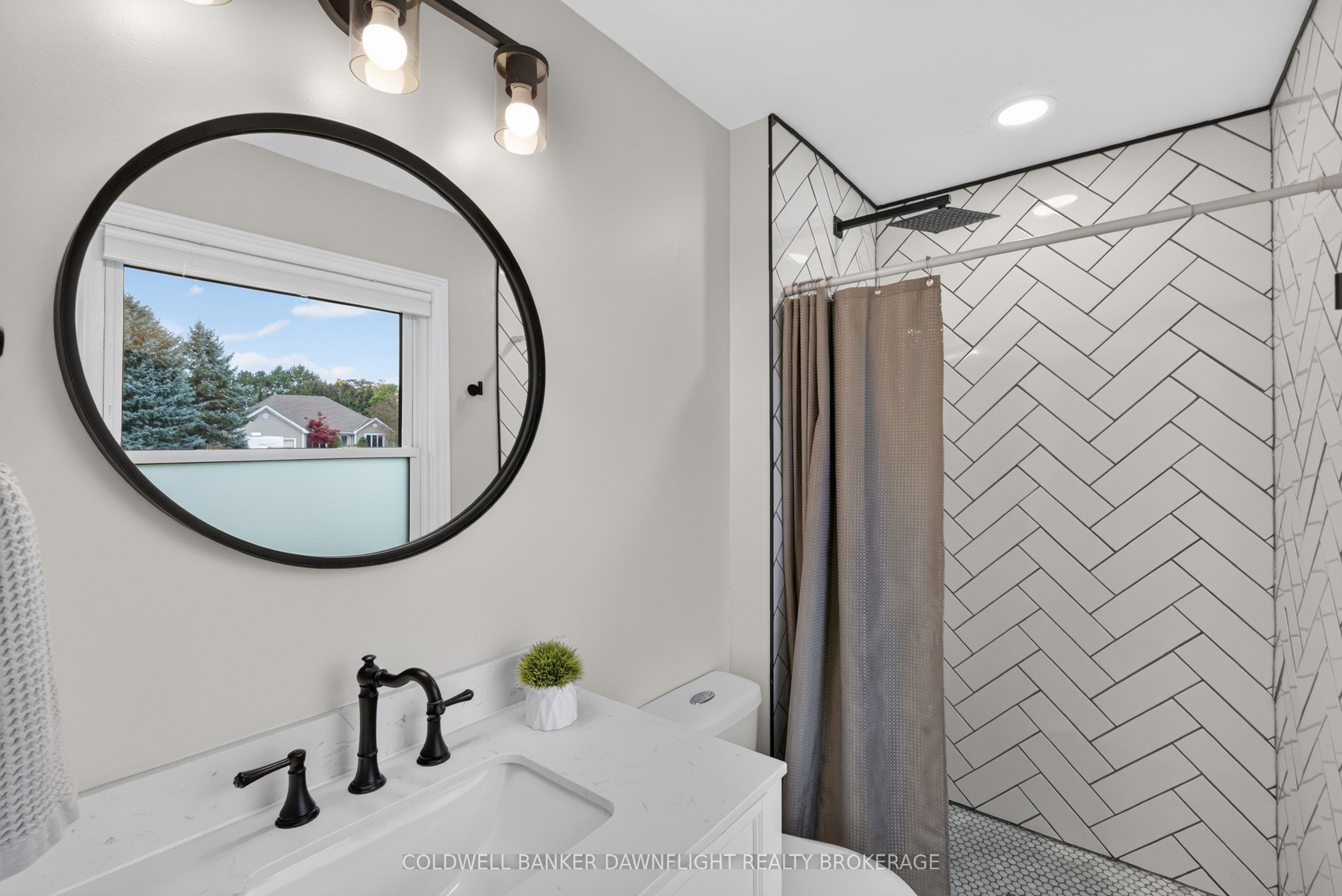 368 Station Street Property Photo 18
