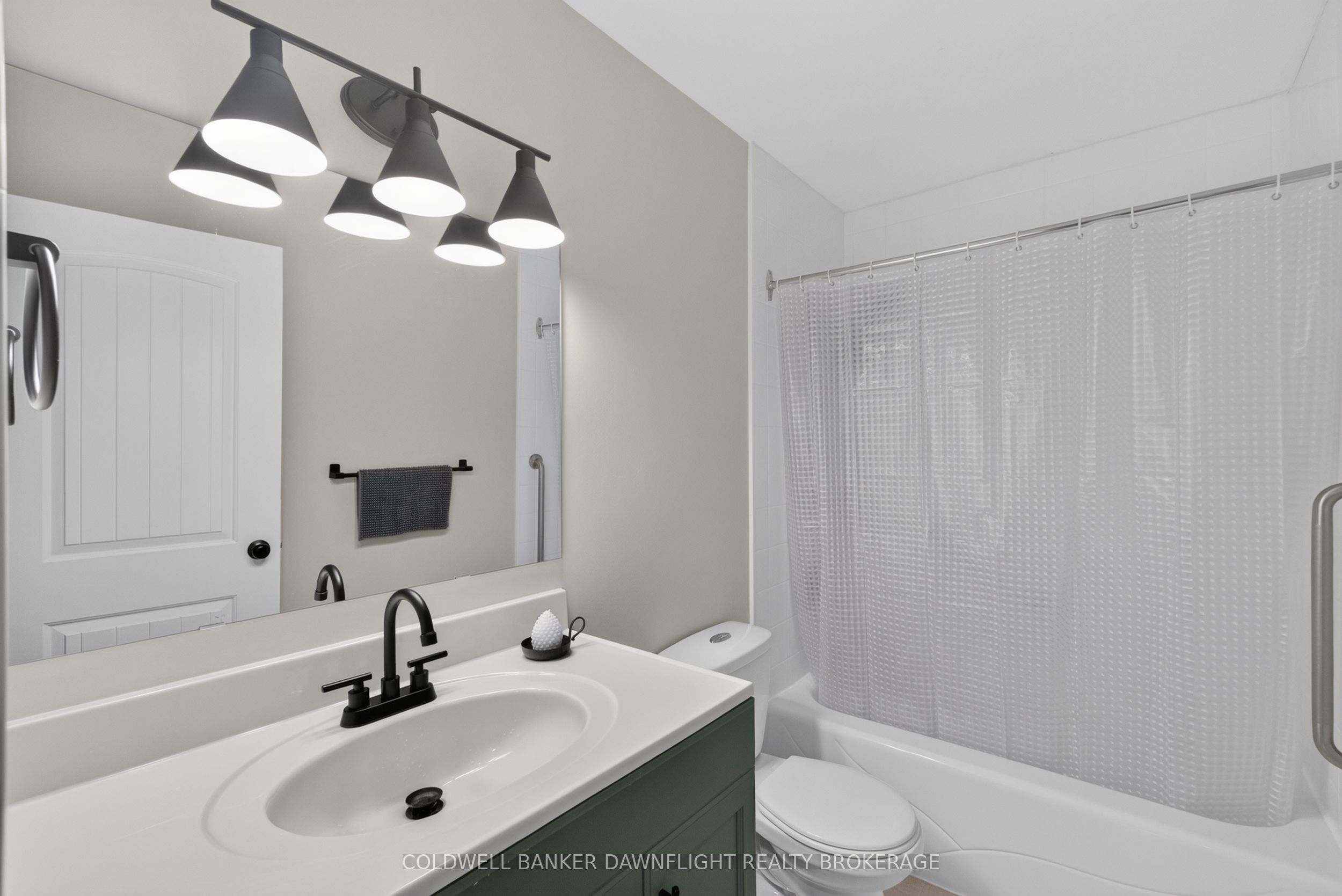 368 Station Street Property Photo 23