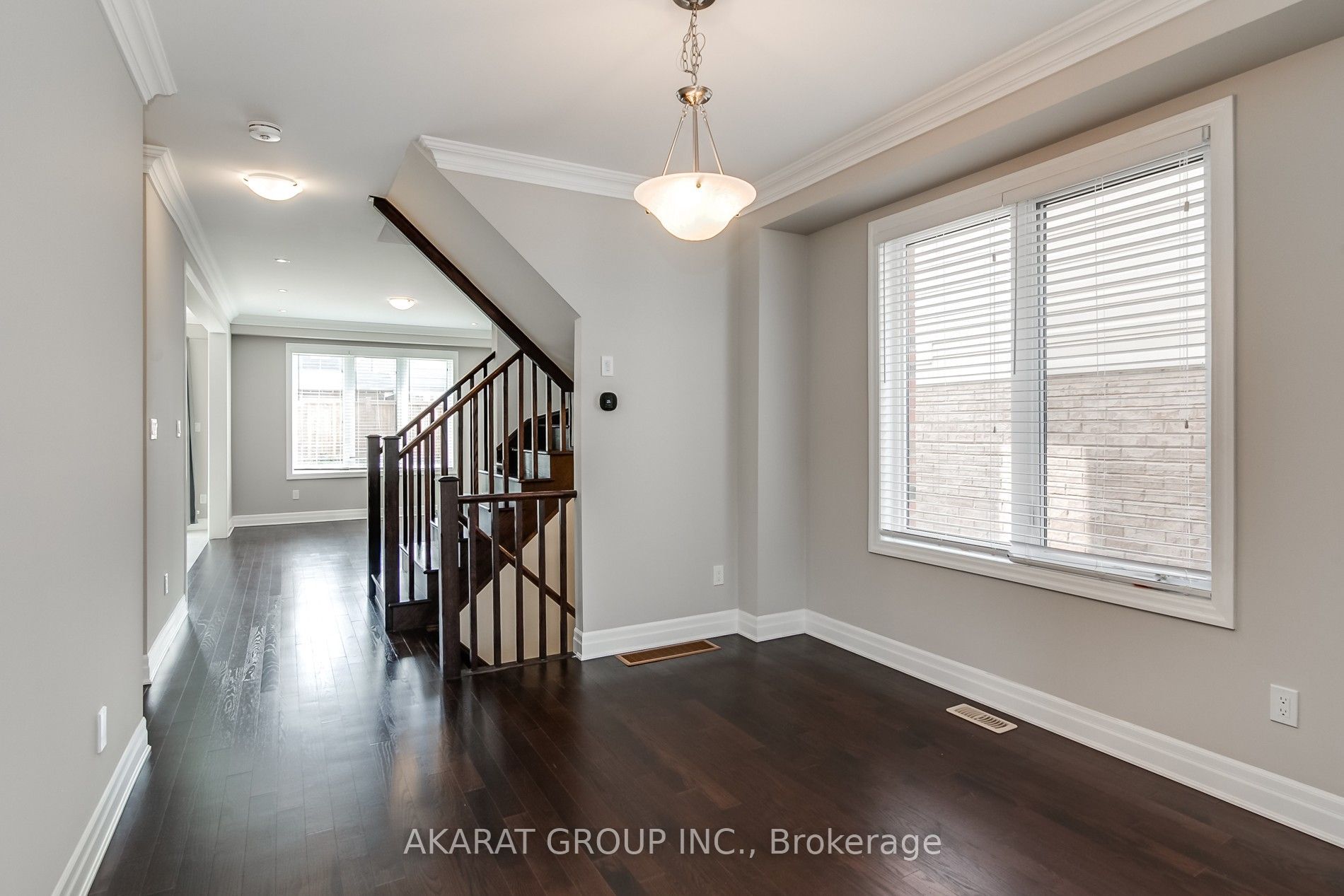 31 Pickett Place Property Photo 6
