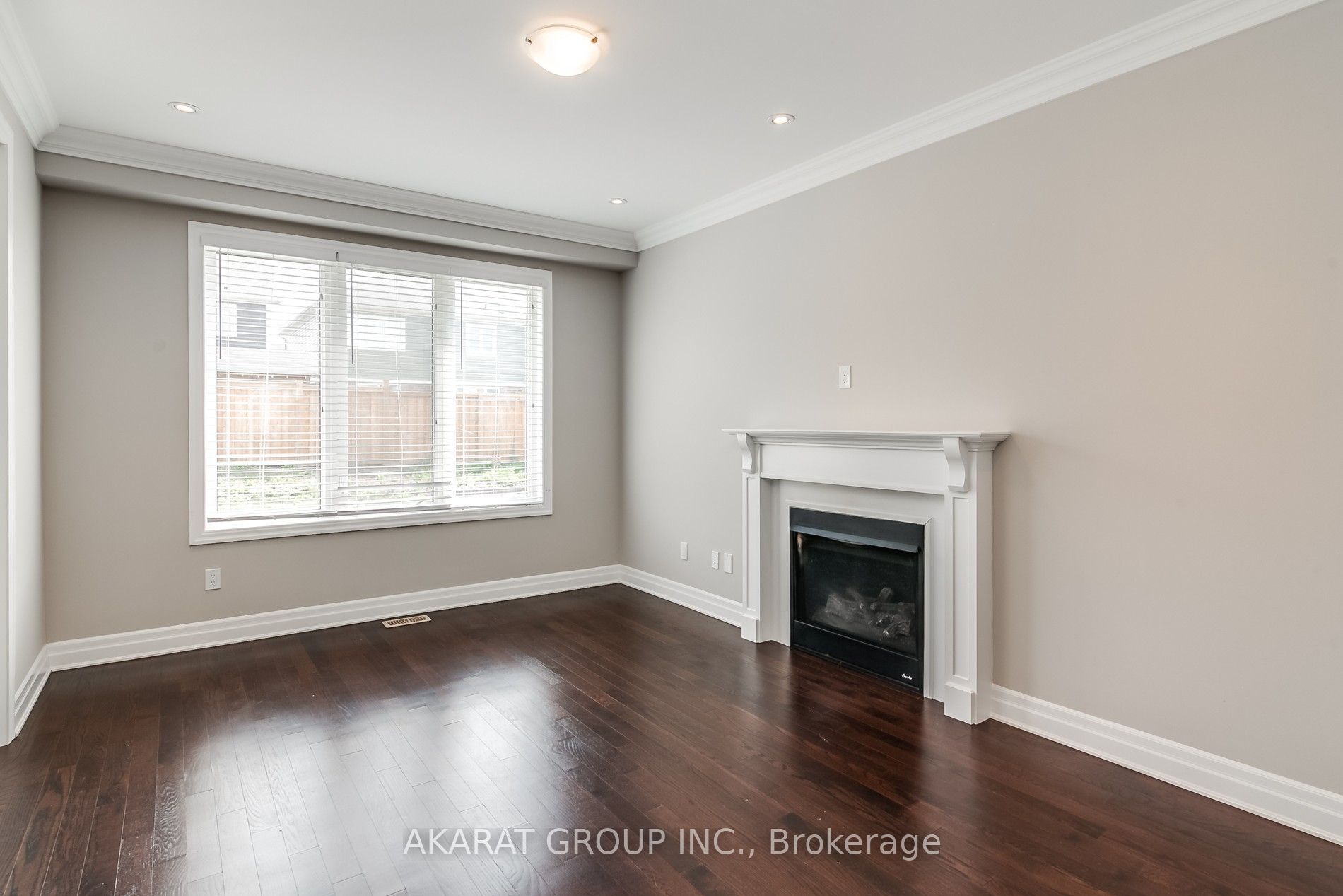 31 Pickett Place Property Photo 8