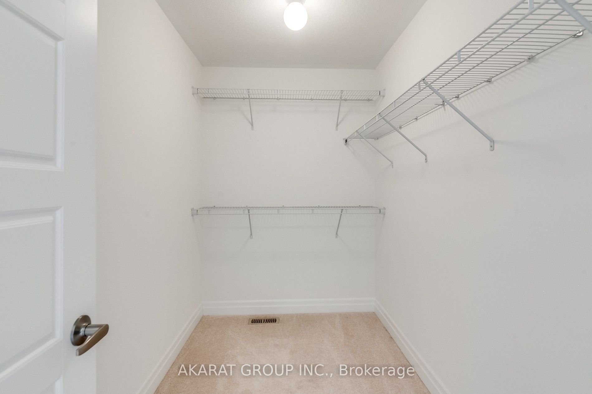 31 Pickett Place Property Photo 25