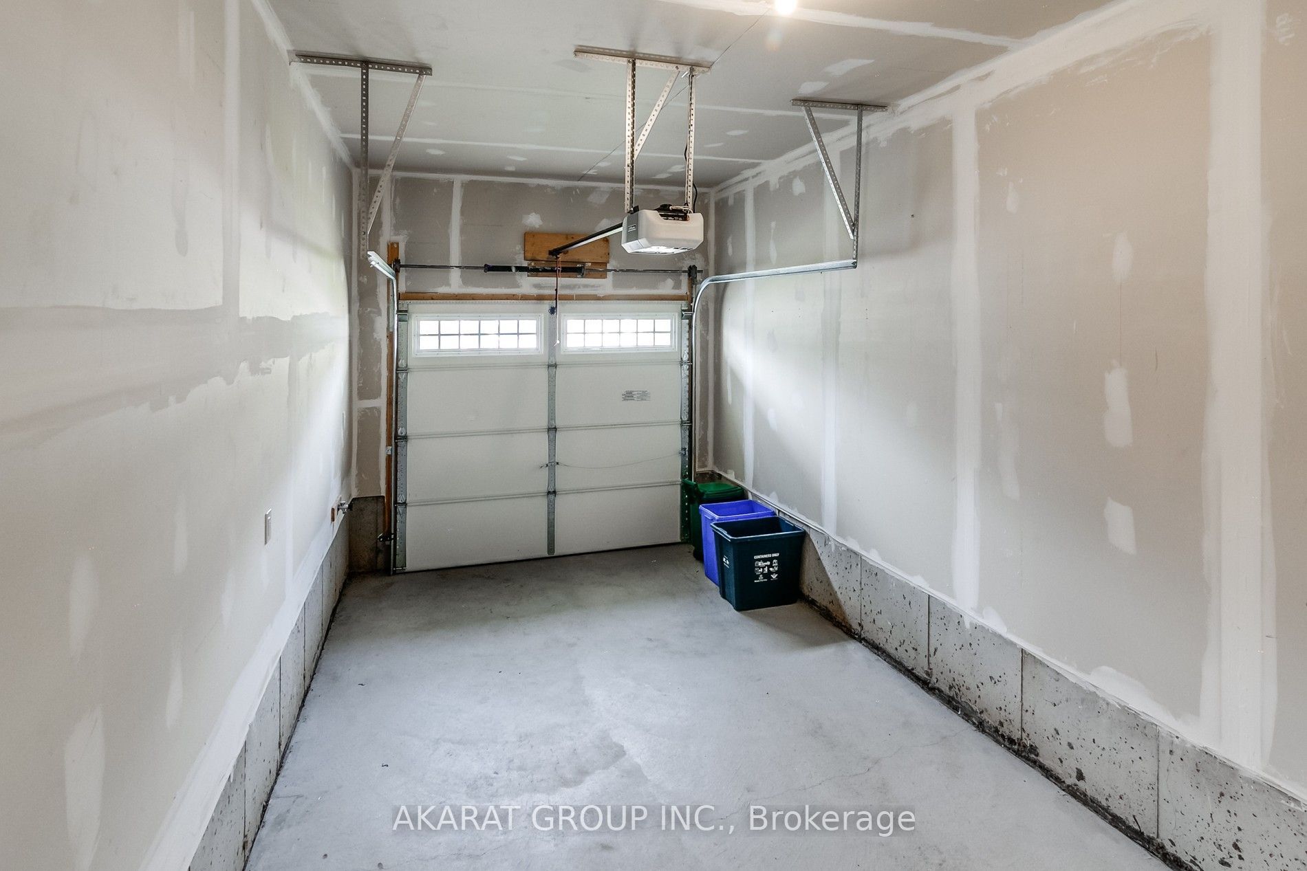 31 Pickett Place Property Photo 40