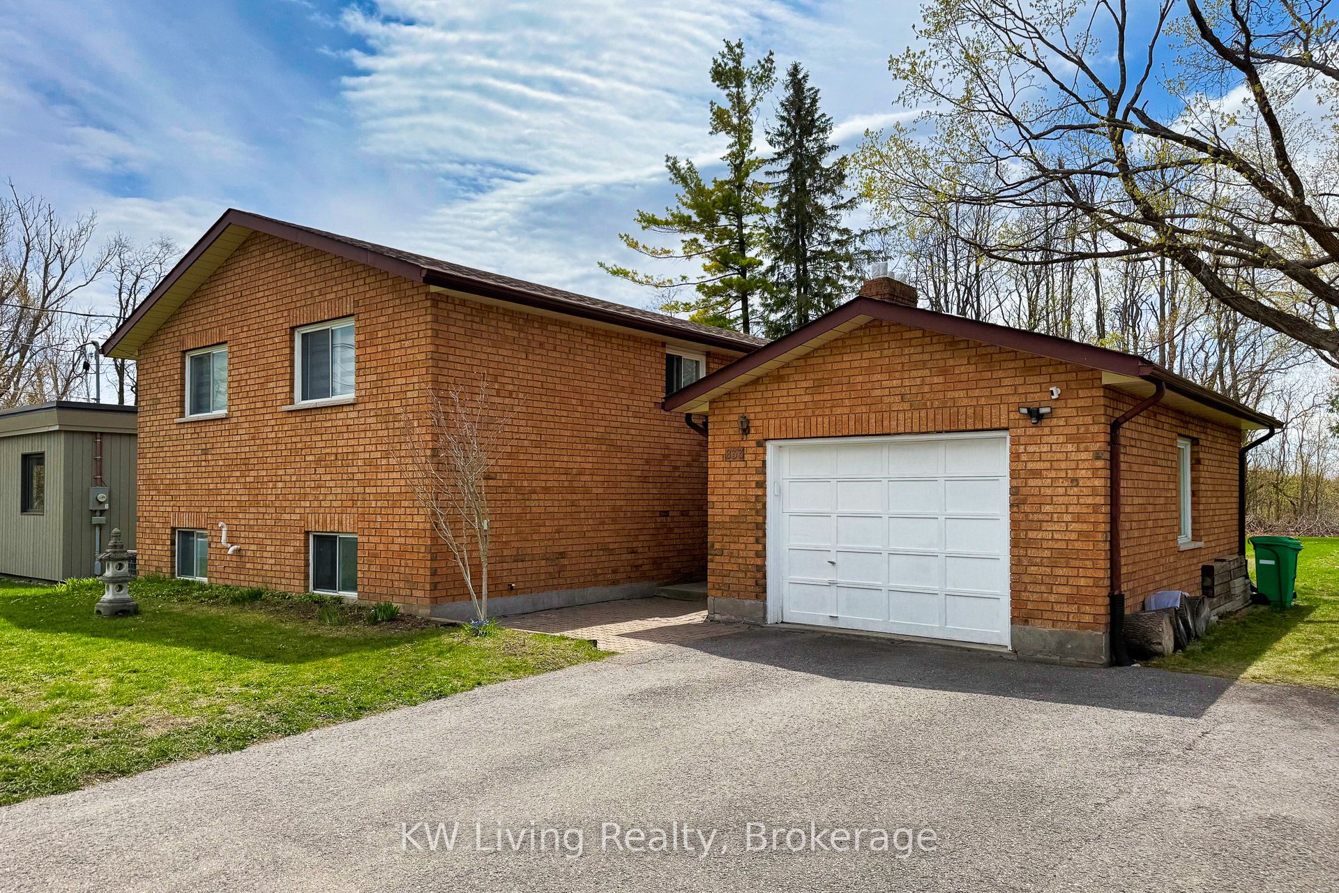 833 Fairbairn Street Property Photo 3