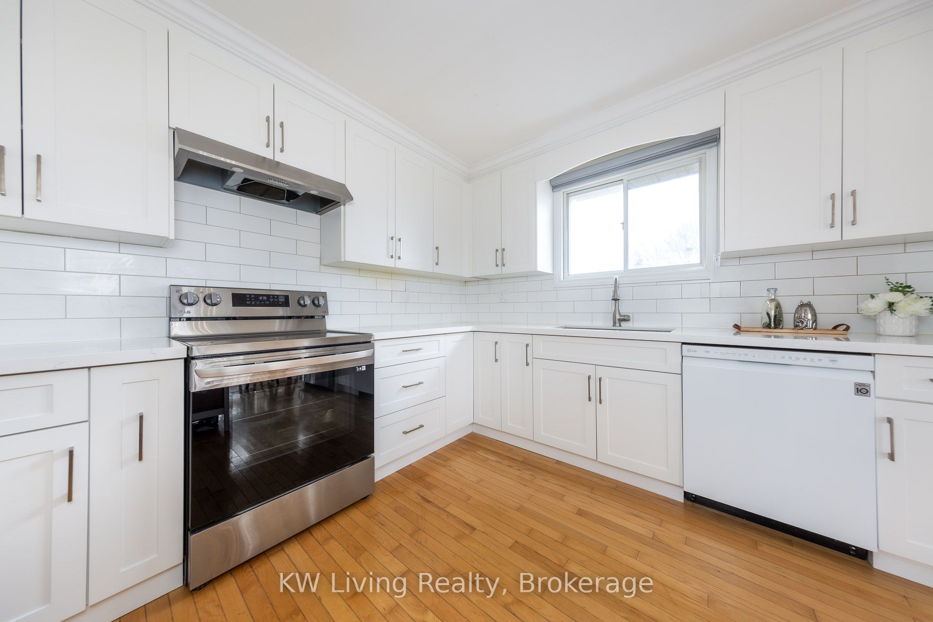 833 Fairbairn Street Property Photo 12