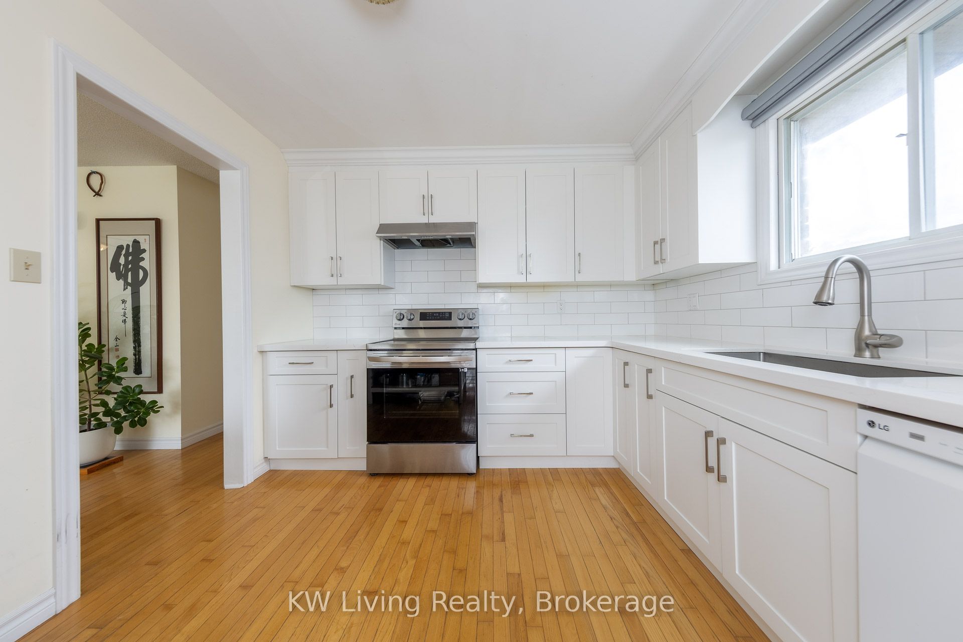 833 Fairbairn Street Property Photo 13