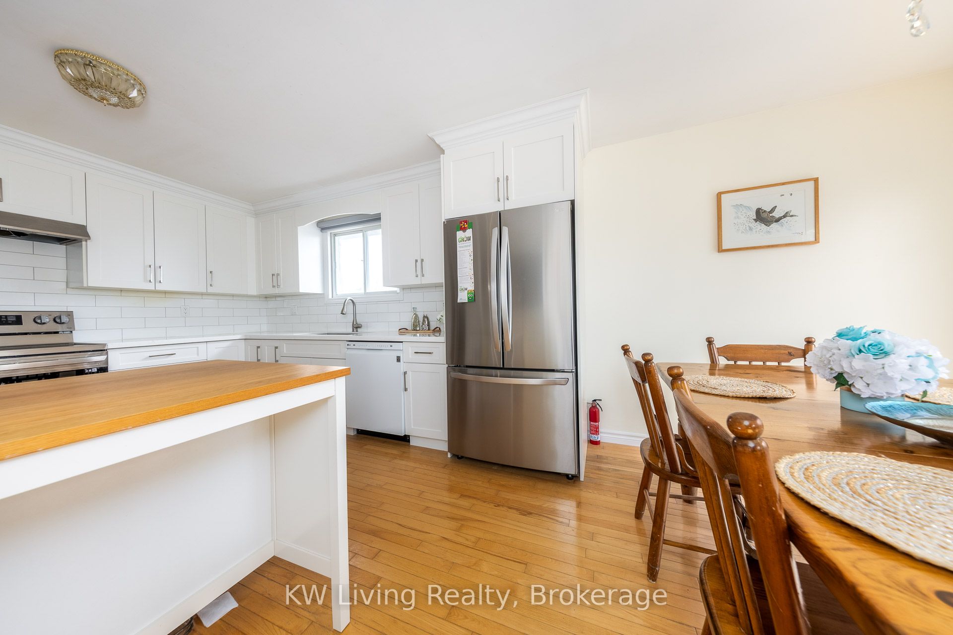 833 Fairbairn Street Property Photo 14