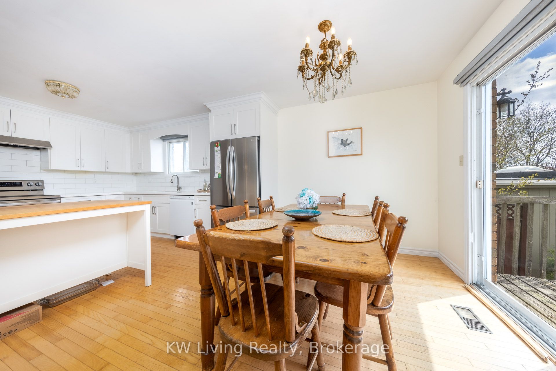 833 Fairbairn Street Property Photo 16