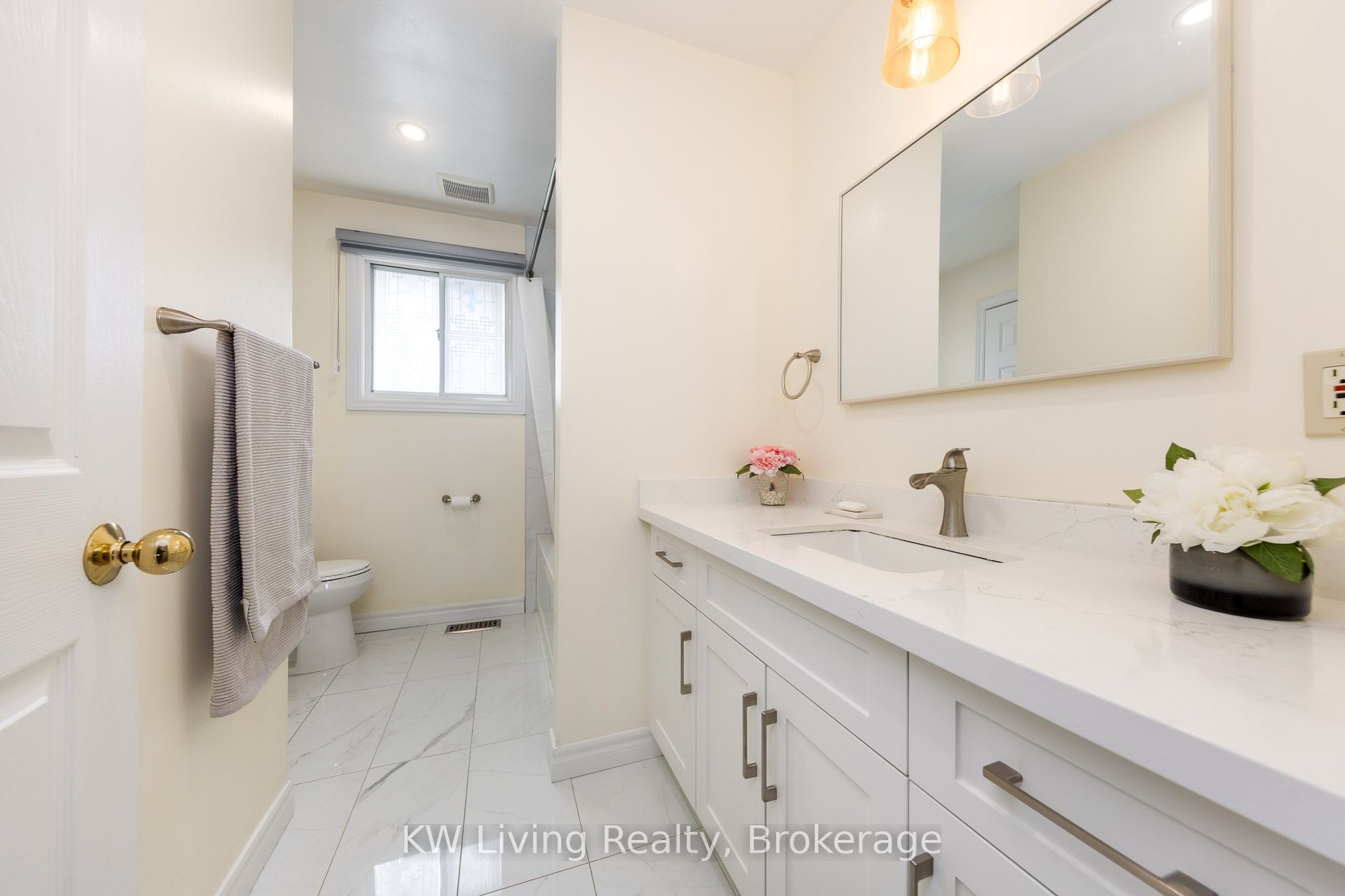 833 Fairbairn Street Property Photo 23
