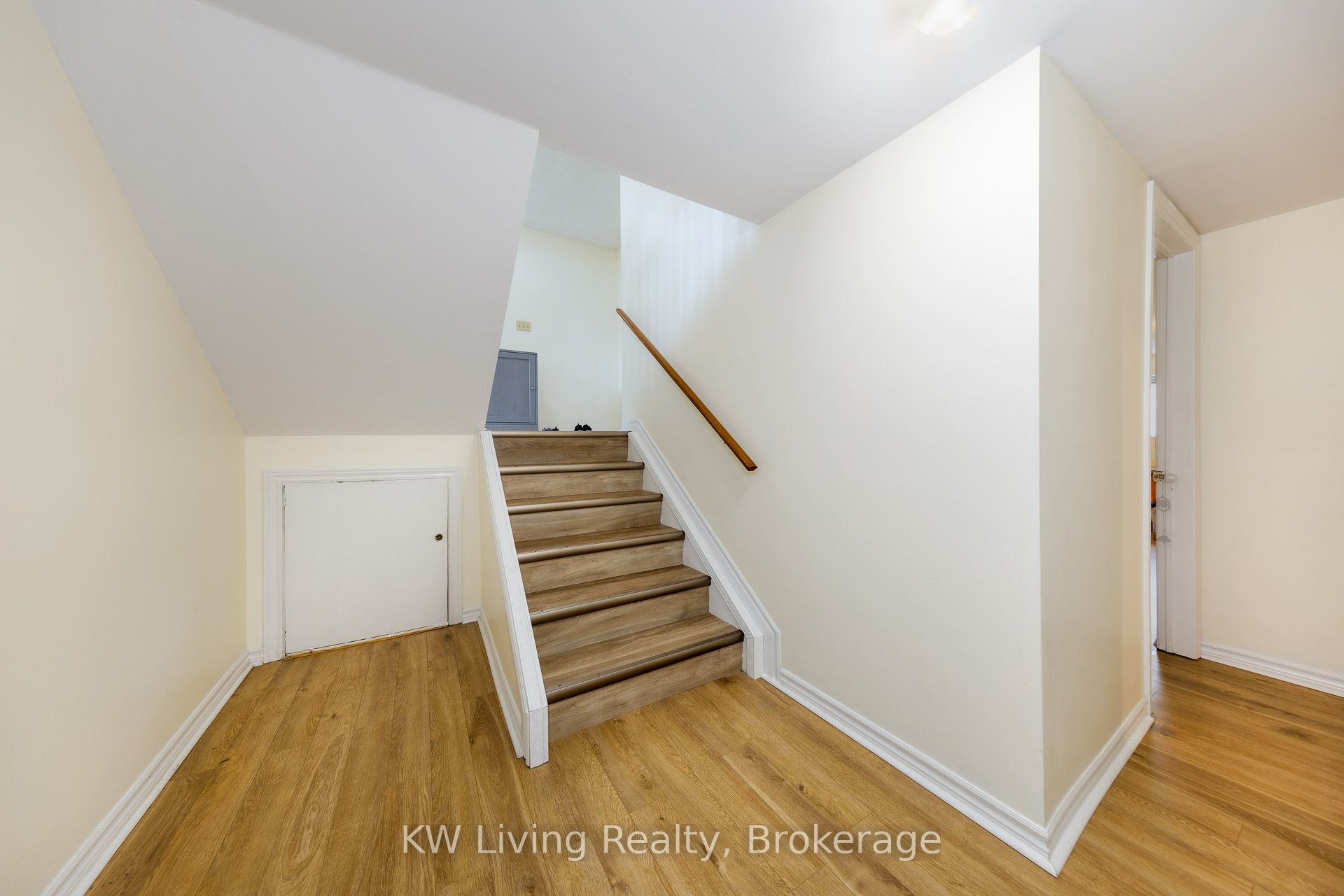 833 Fairbairn Street Property Photo 24