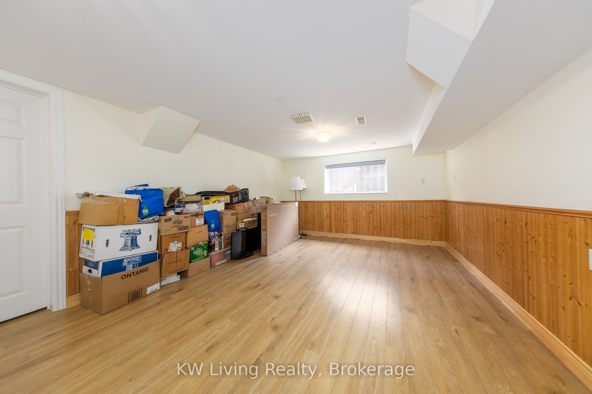 833 Fairbairn Street Property Photo 27