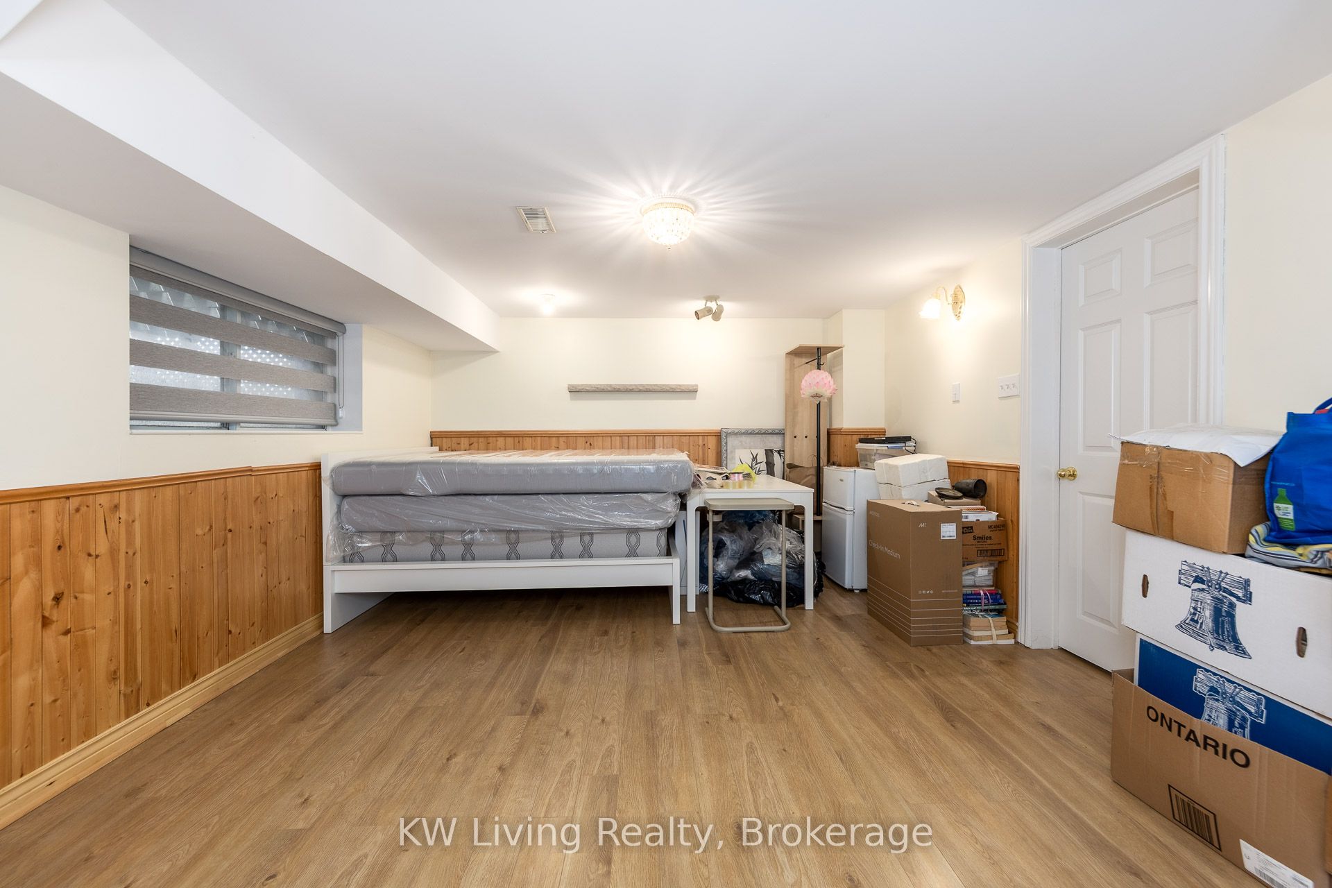 833 Fairbairn Street Property Photo 28