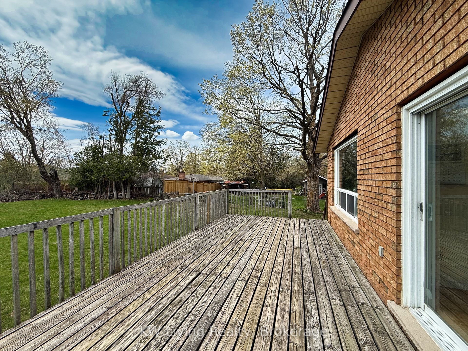 833 Fairbairn Street Property Photo 33