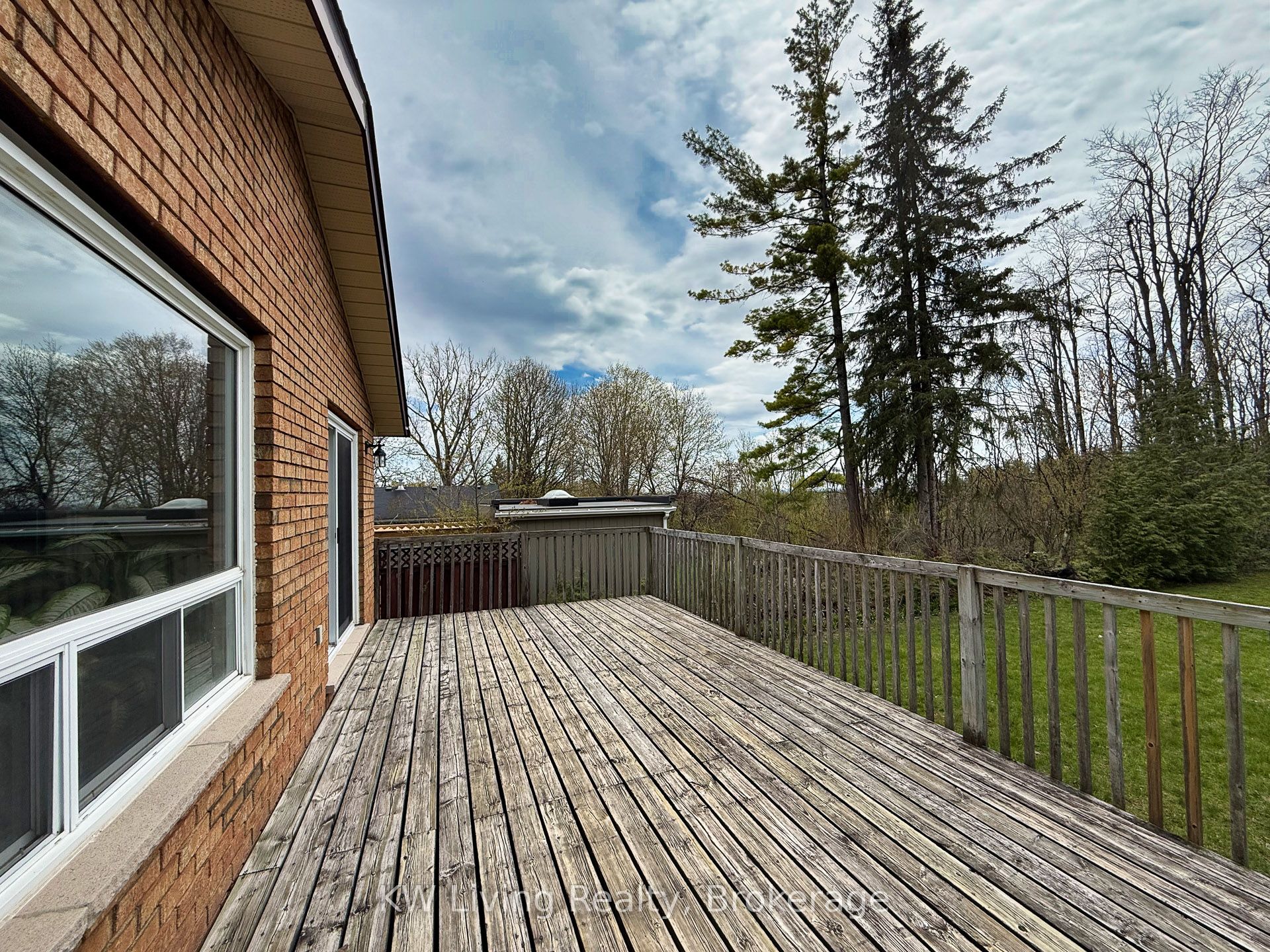 833 Fairbairn Street Property Photo 35