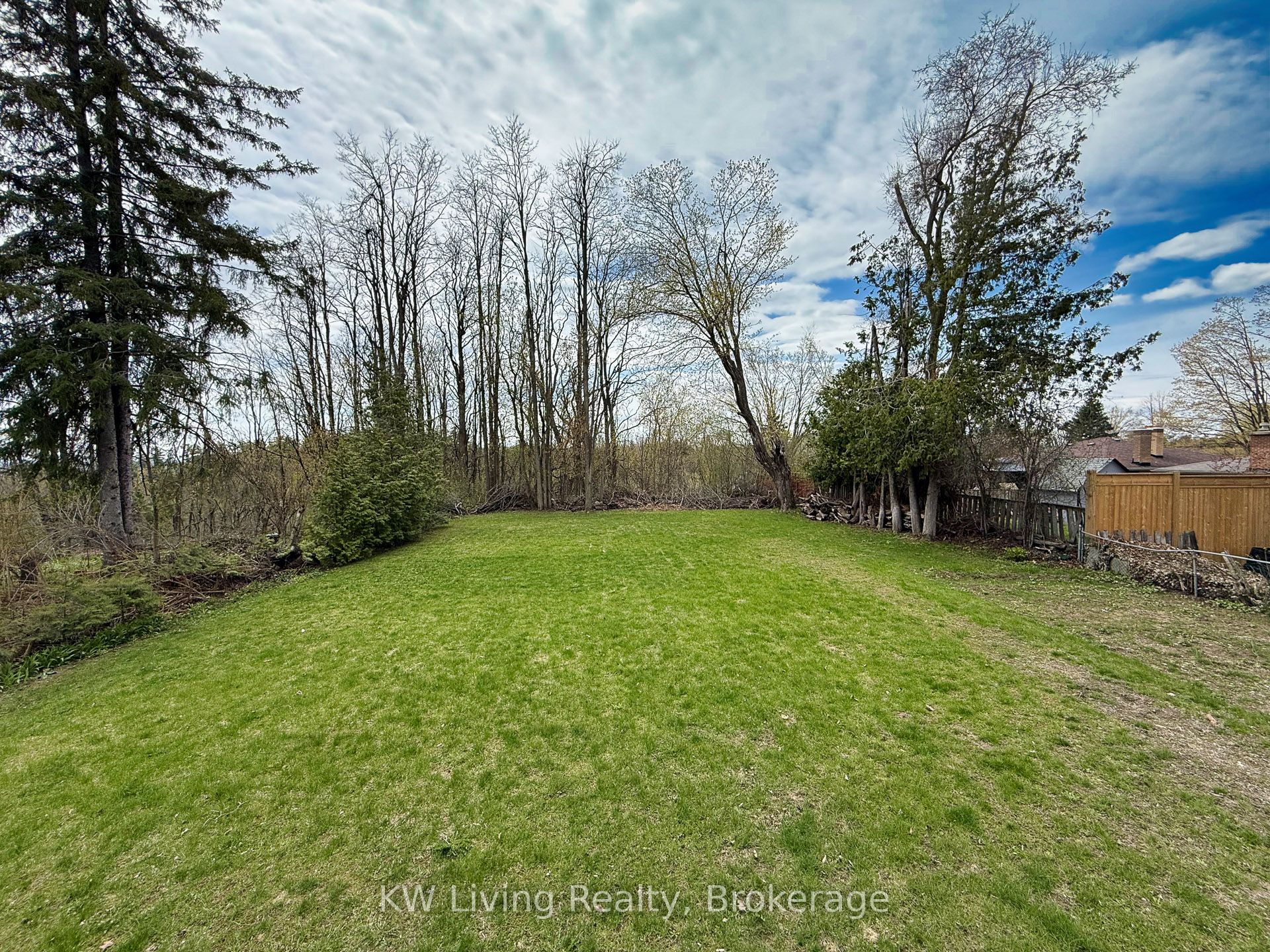 833 Fairbairn Street Property Photo 36