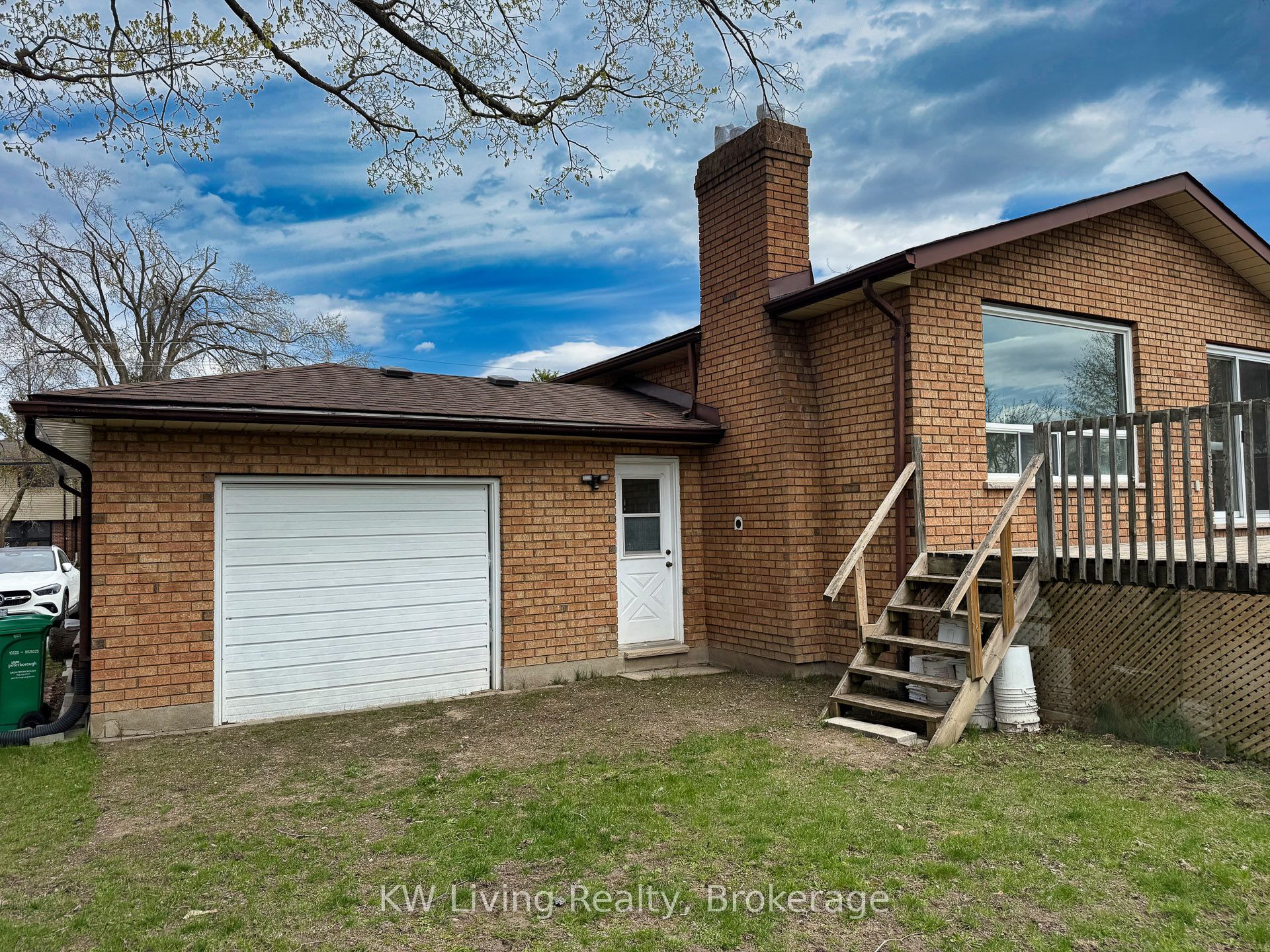833 Fairbairn Street Property Photo 37