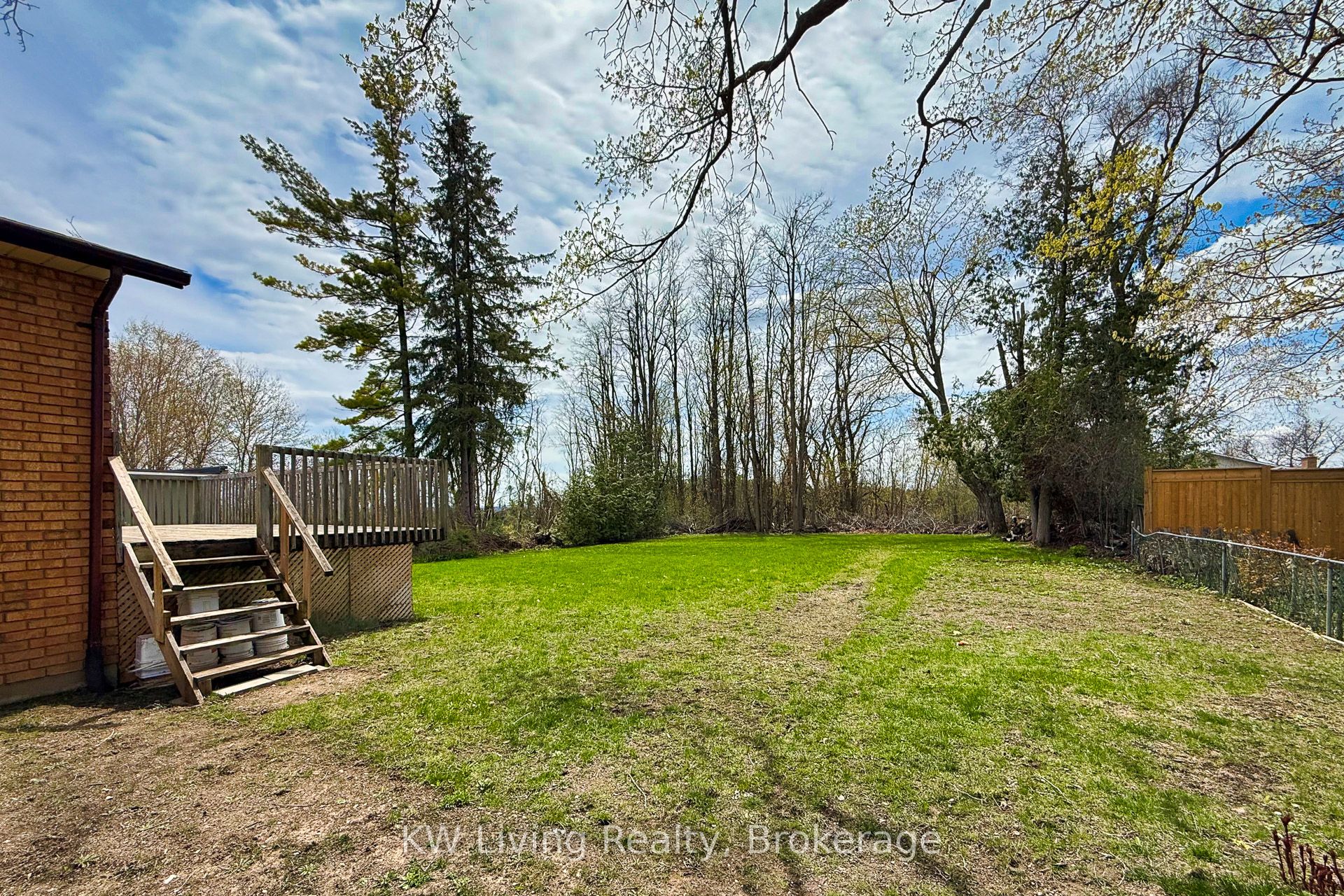 833 Fairbairn Street Property Photo 38