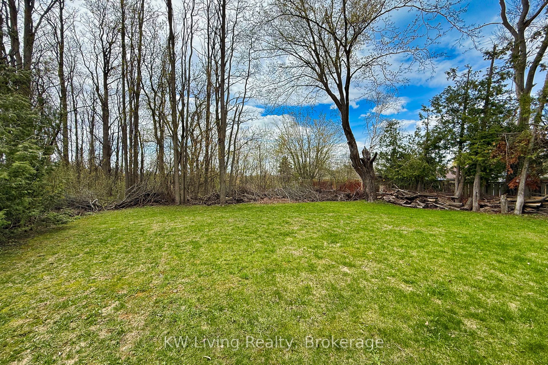 833 Fairbairn Street Property Photo 41